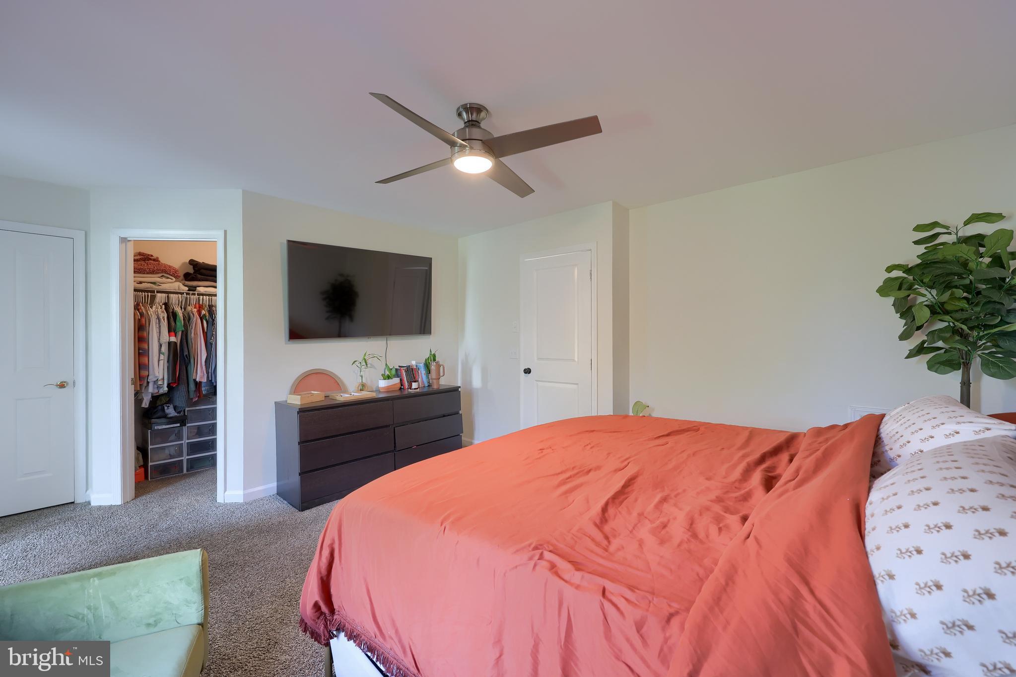 LOMBARD PINES - Residential