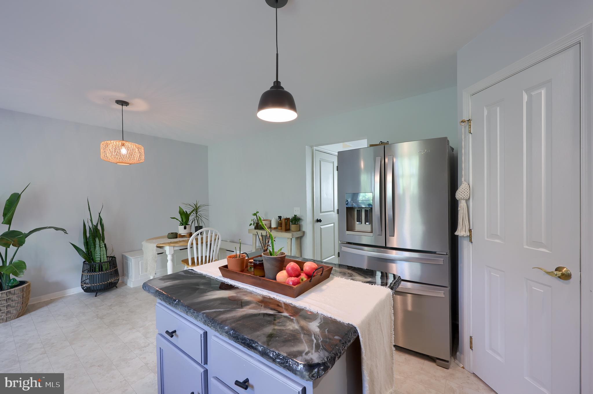 LOMBARD PINES - Residential