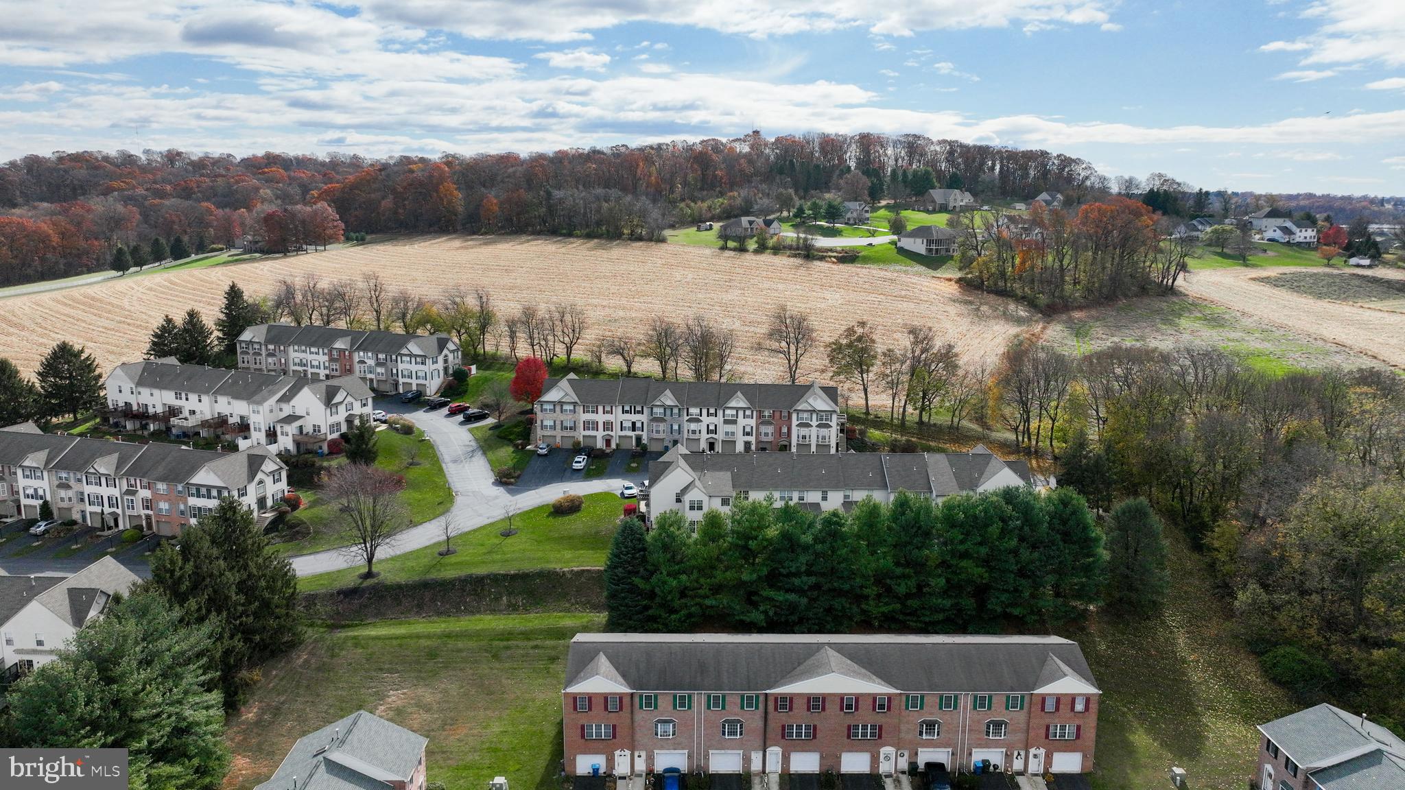 LOMBARD PINES - Residential