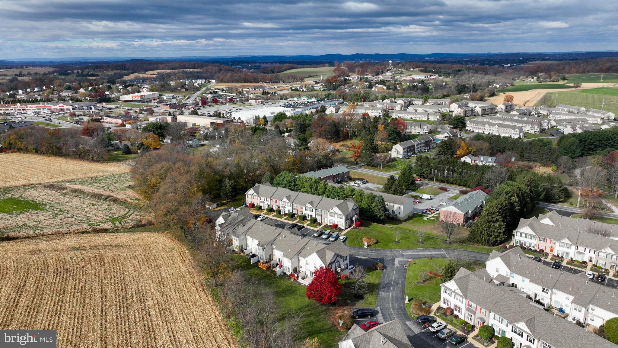 LOMBARD PINES - Residential