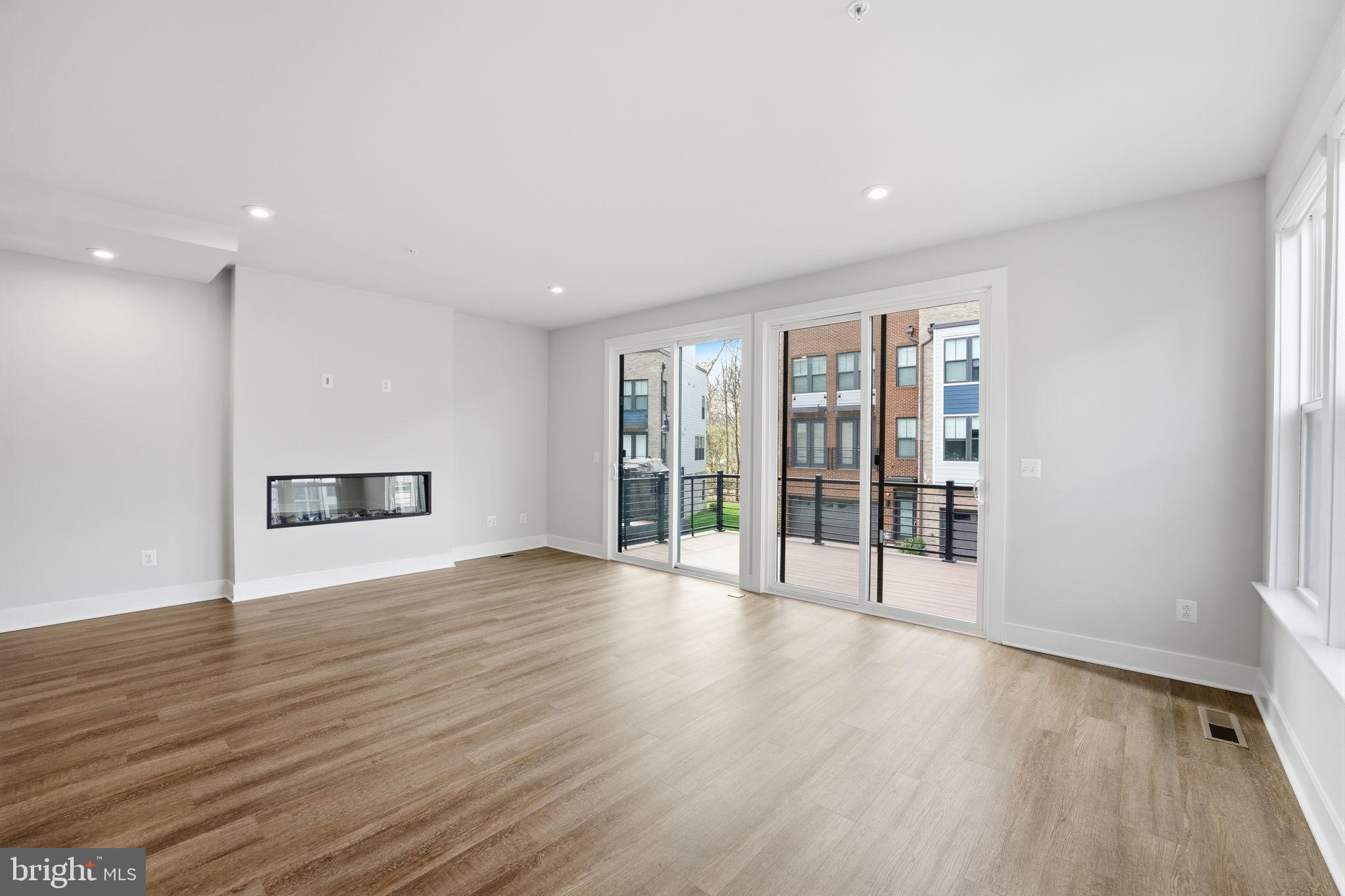 RESTON - Residential