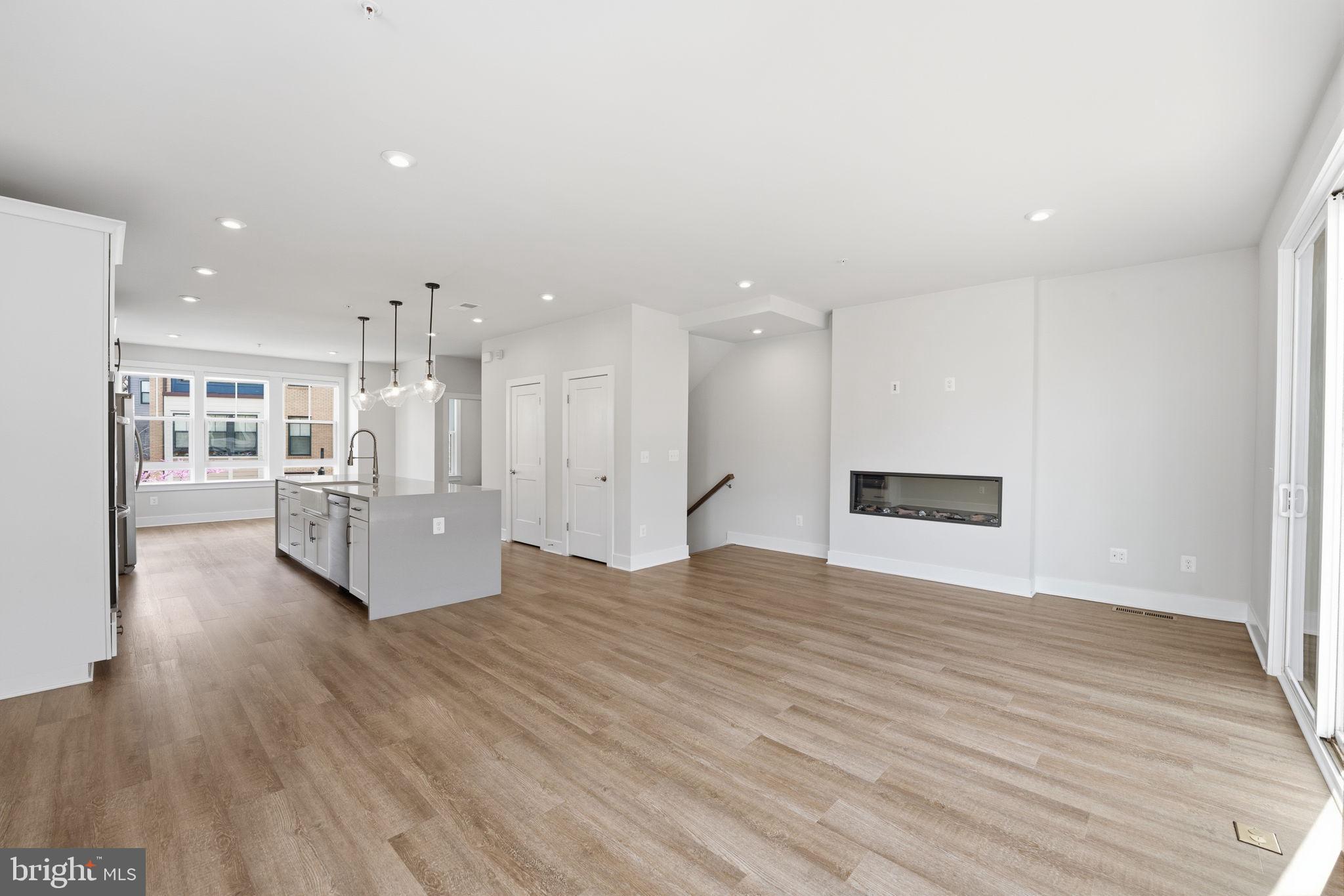 RESTON - Residential