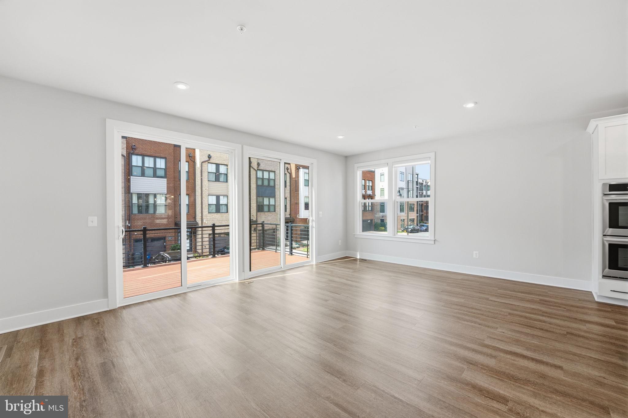 RESTON - Residential