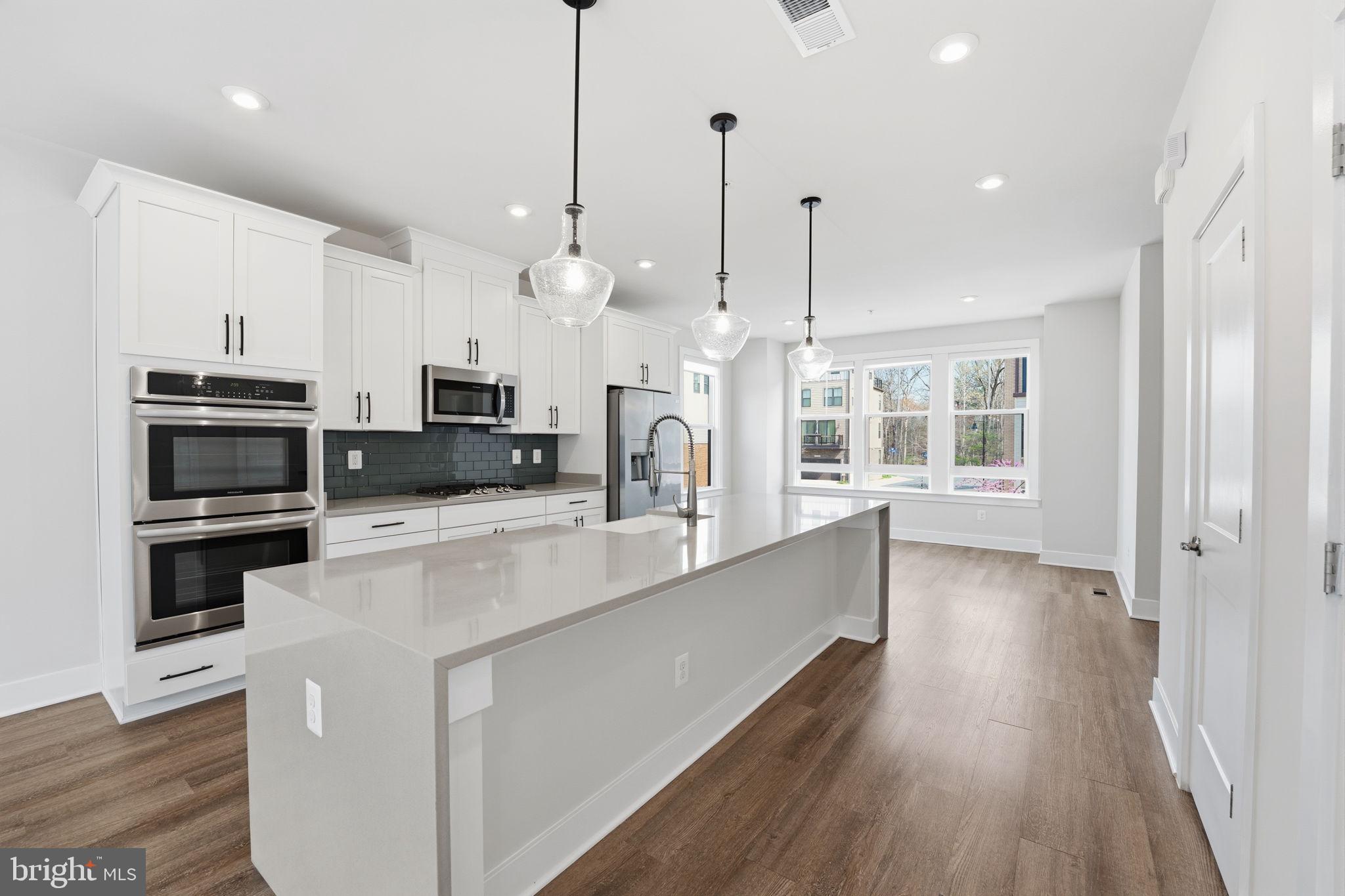 RESTON - Residential