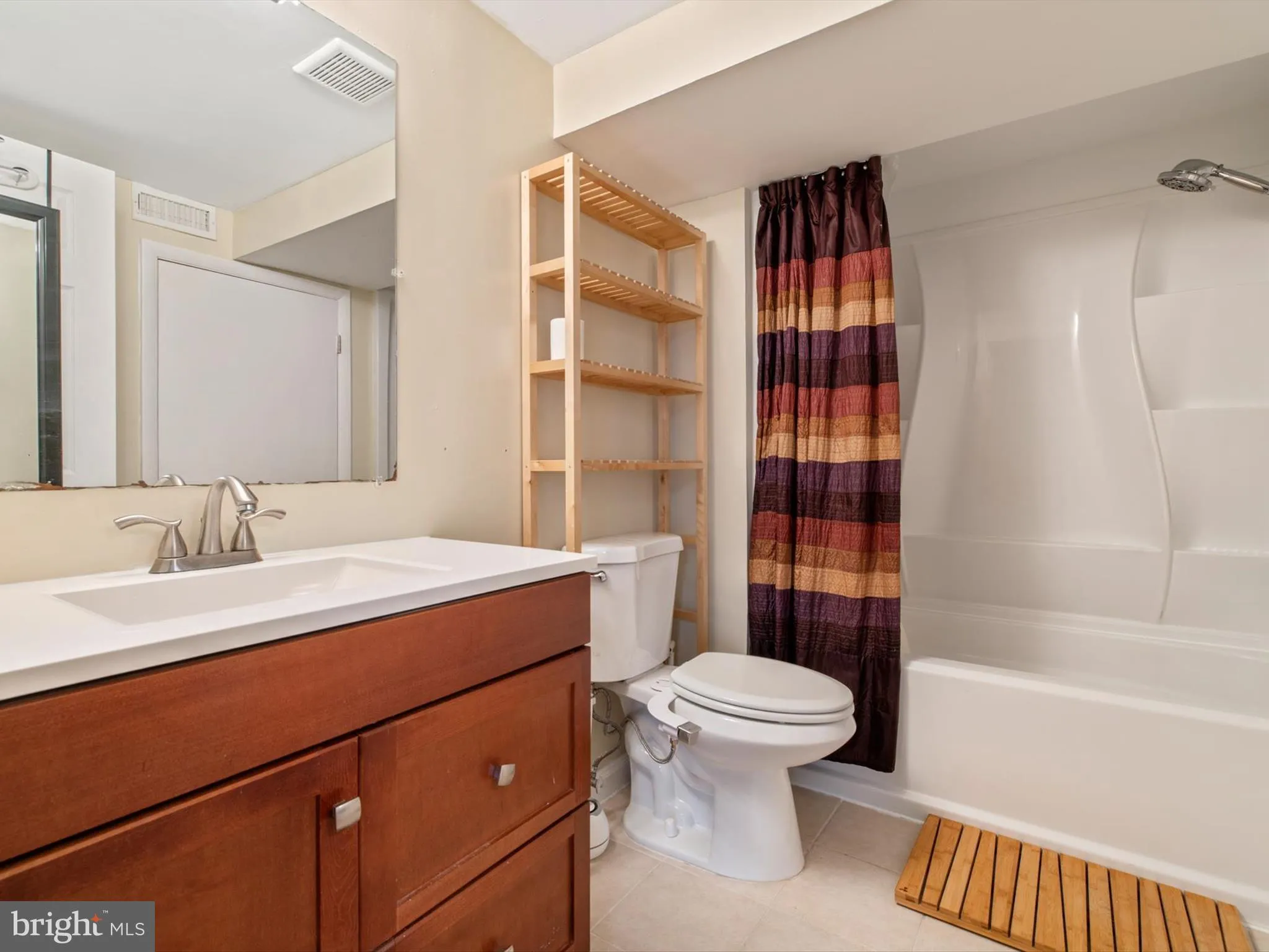 Columbia, Maryland 21045, United States, 3 Bedrooms Bedrooms, ,3 BathroomsBathrooms,Residential,Pending,112309