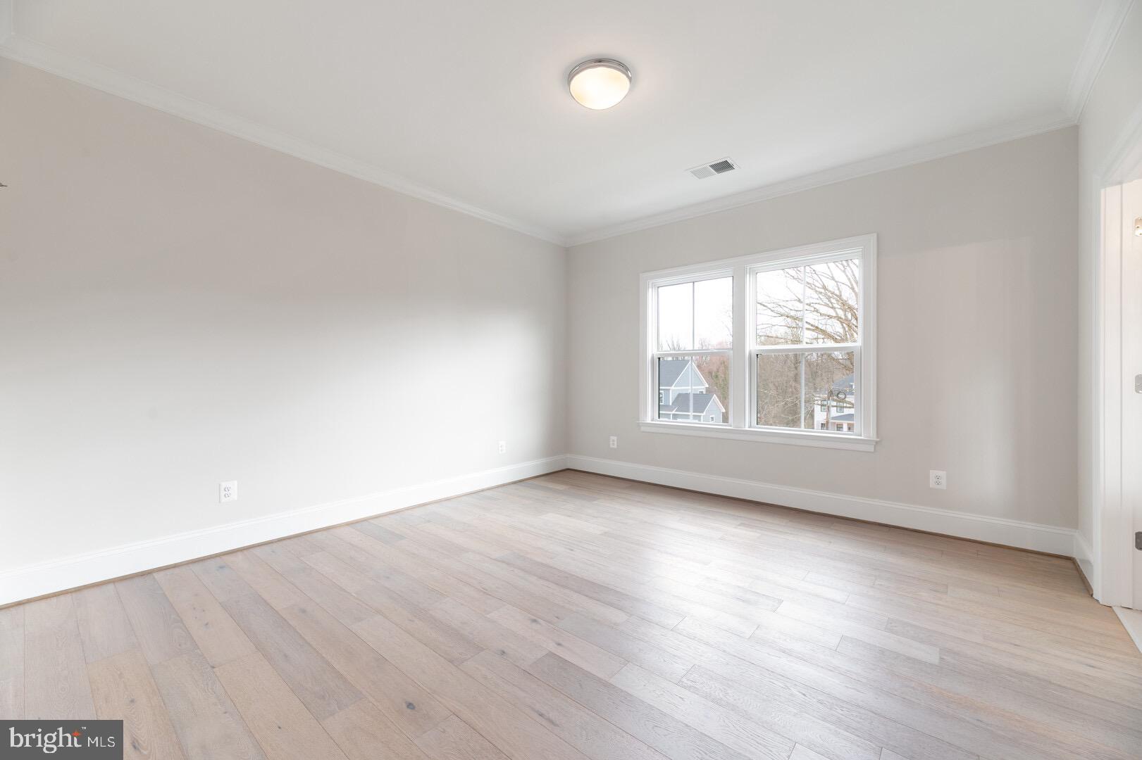 WILLIAMSBURG VILLAGE - Residential