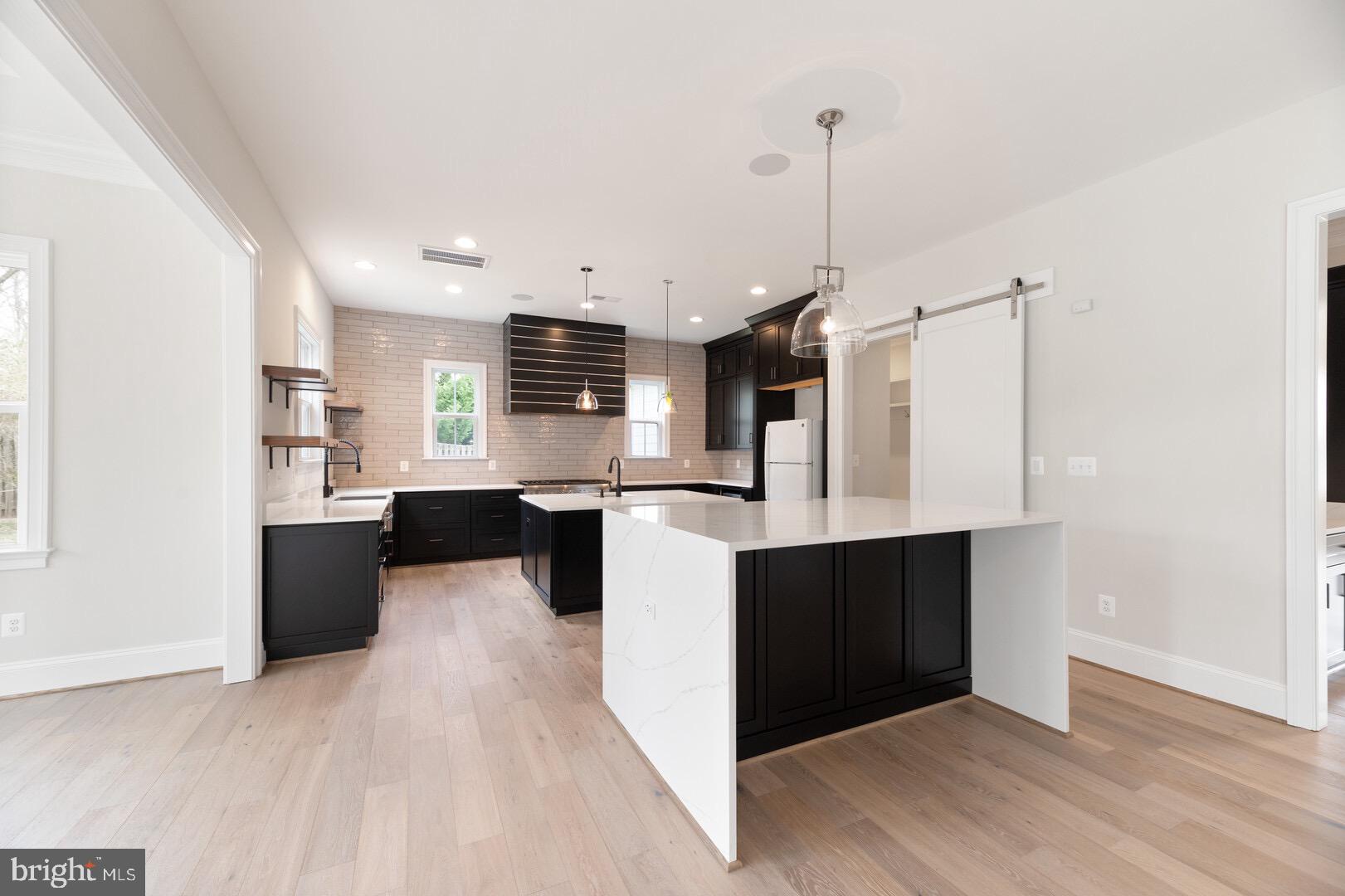 WILLIAMSBURG VILLAGE - Residential