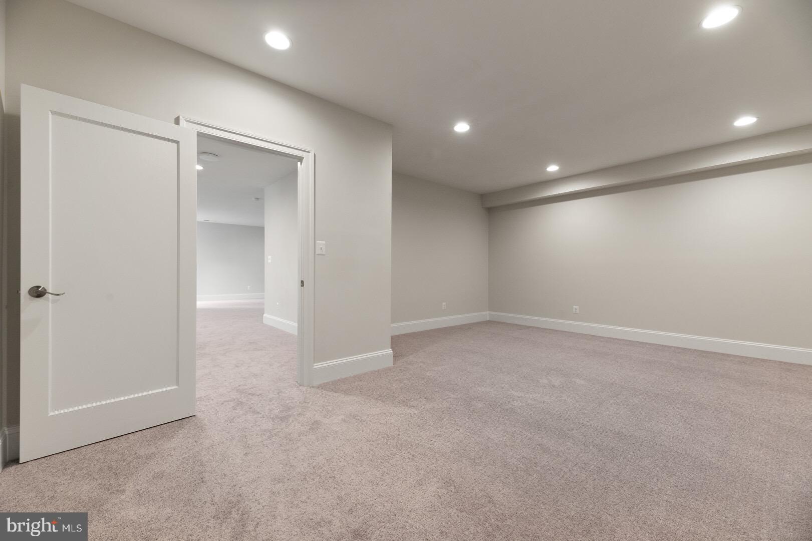 WILLIAMSBURG VILLAGE - Residential