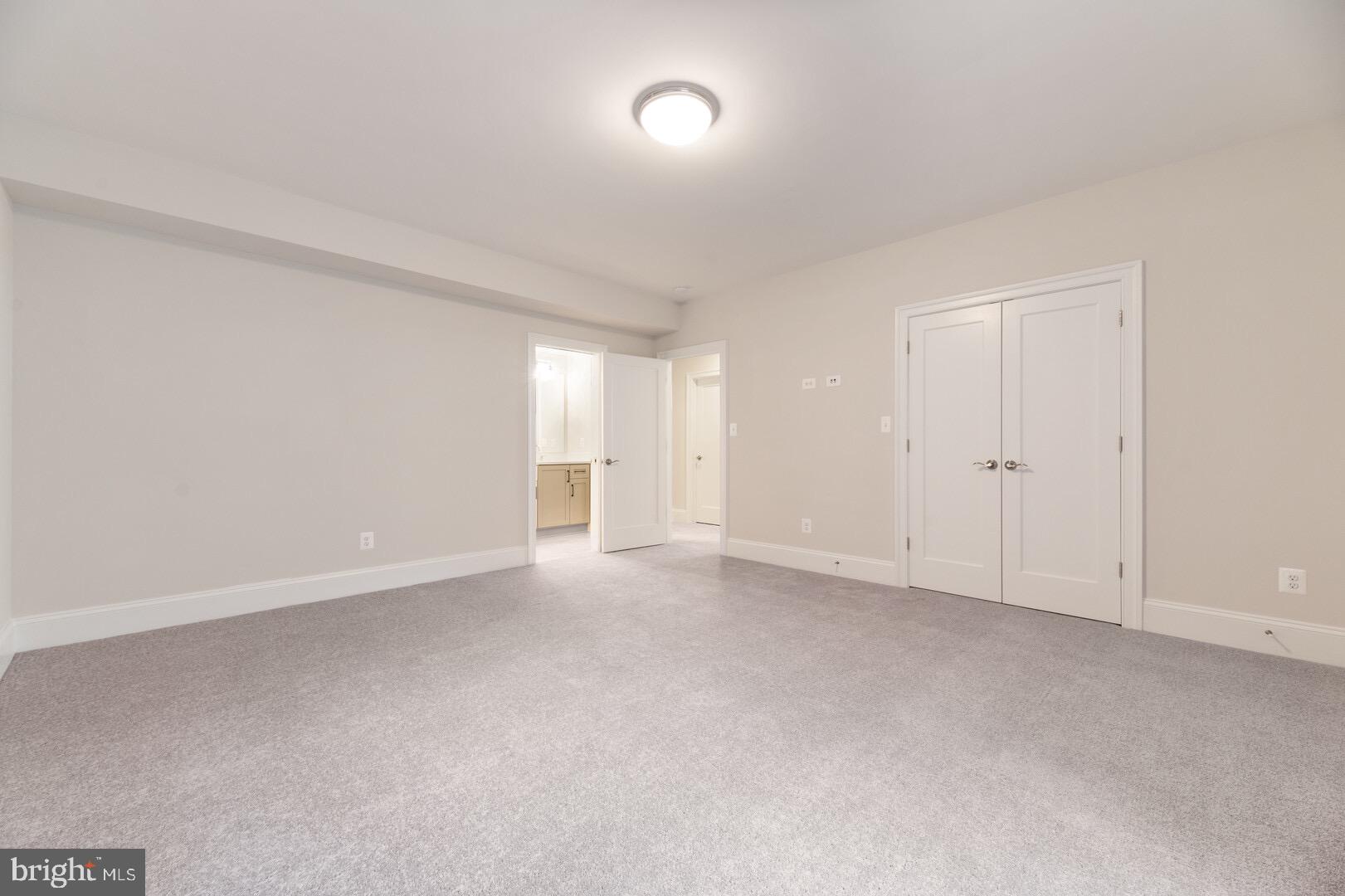 WILLIAMSBURG VILLAGE - Residential