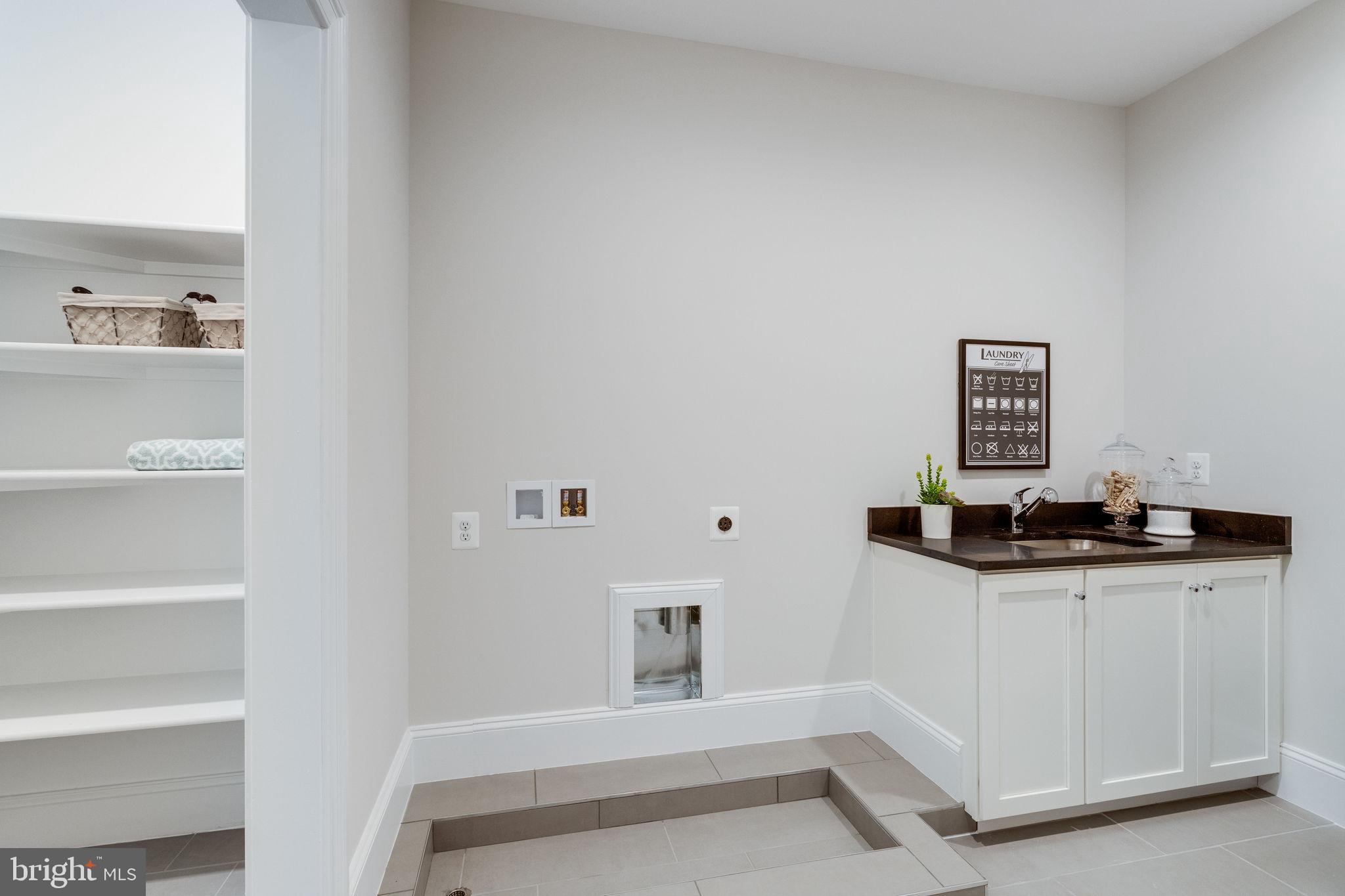 WILLIAMSBURG VILLAGE - Residential