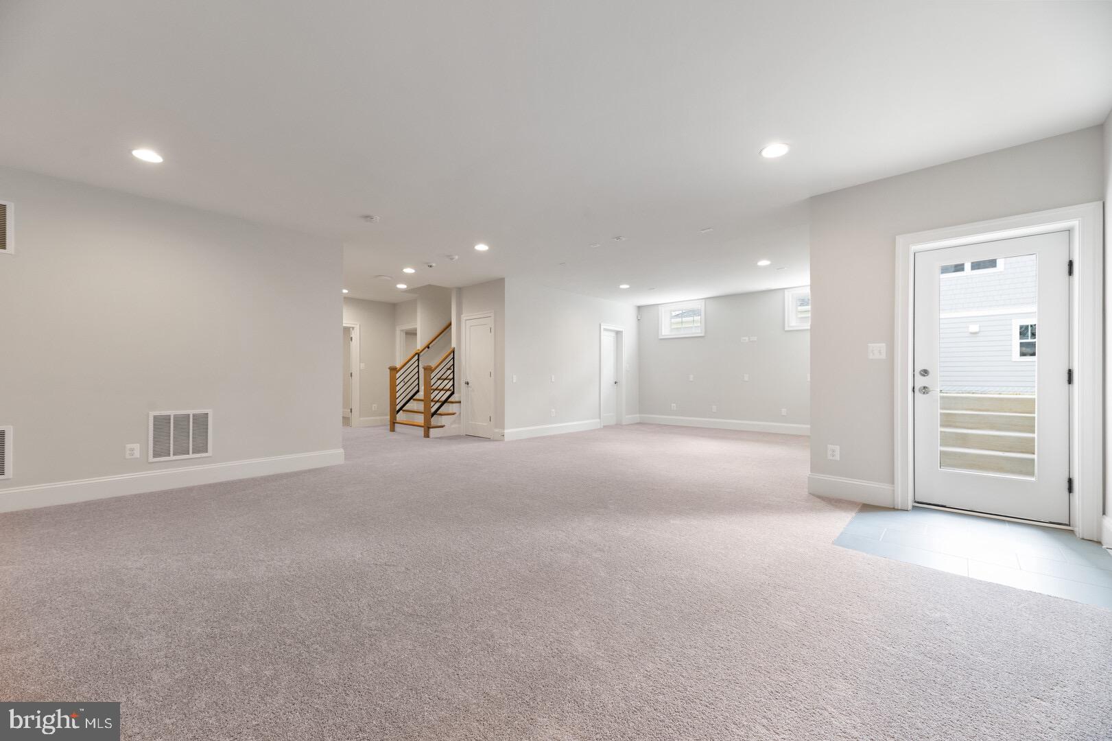 WILLIAMSBURG VILLAGE - Residential