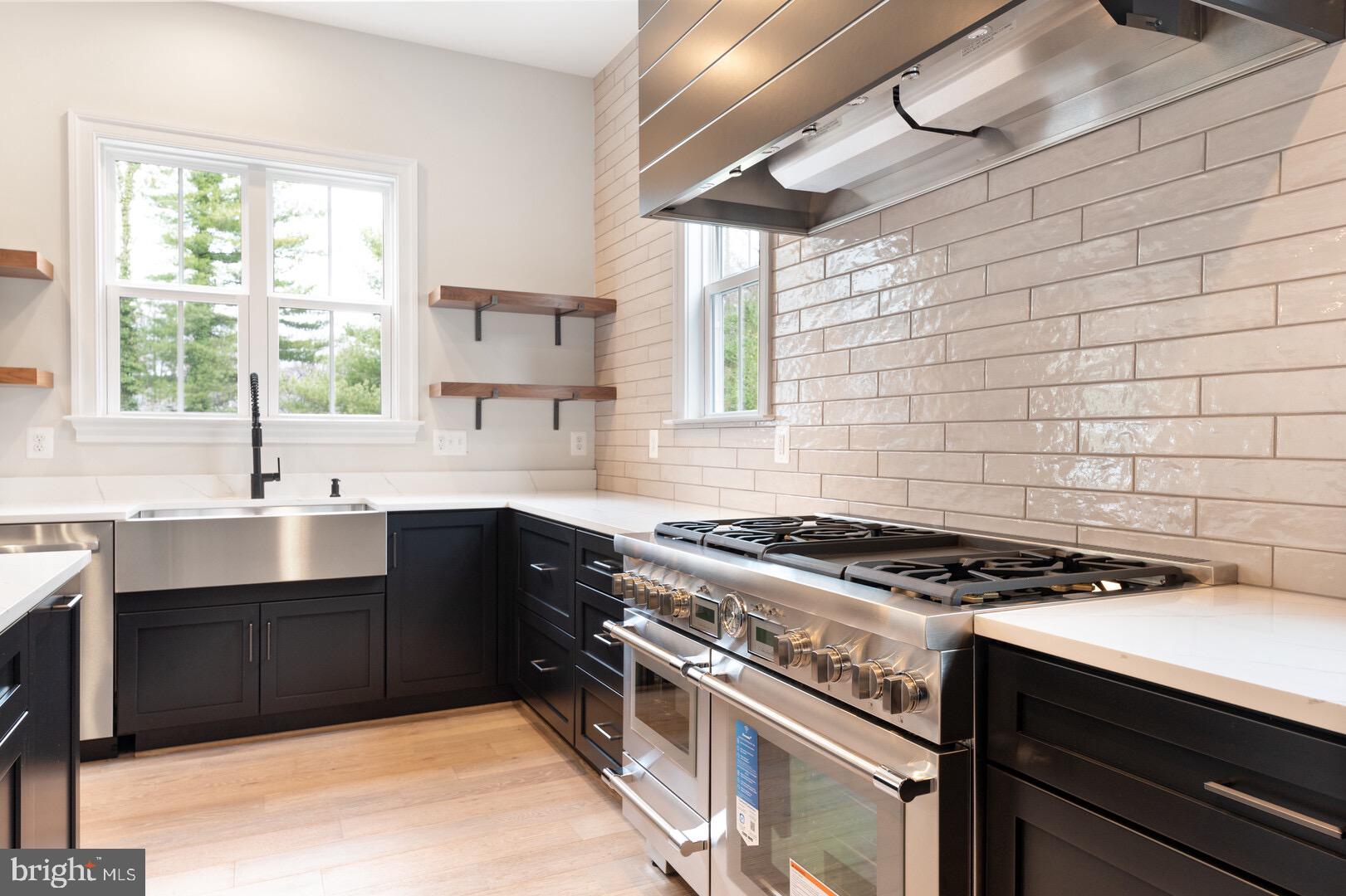 WILLIAMSBURG VILLAGE - Residential