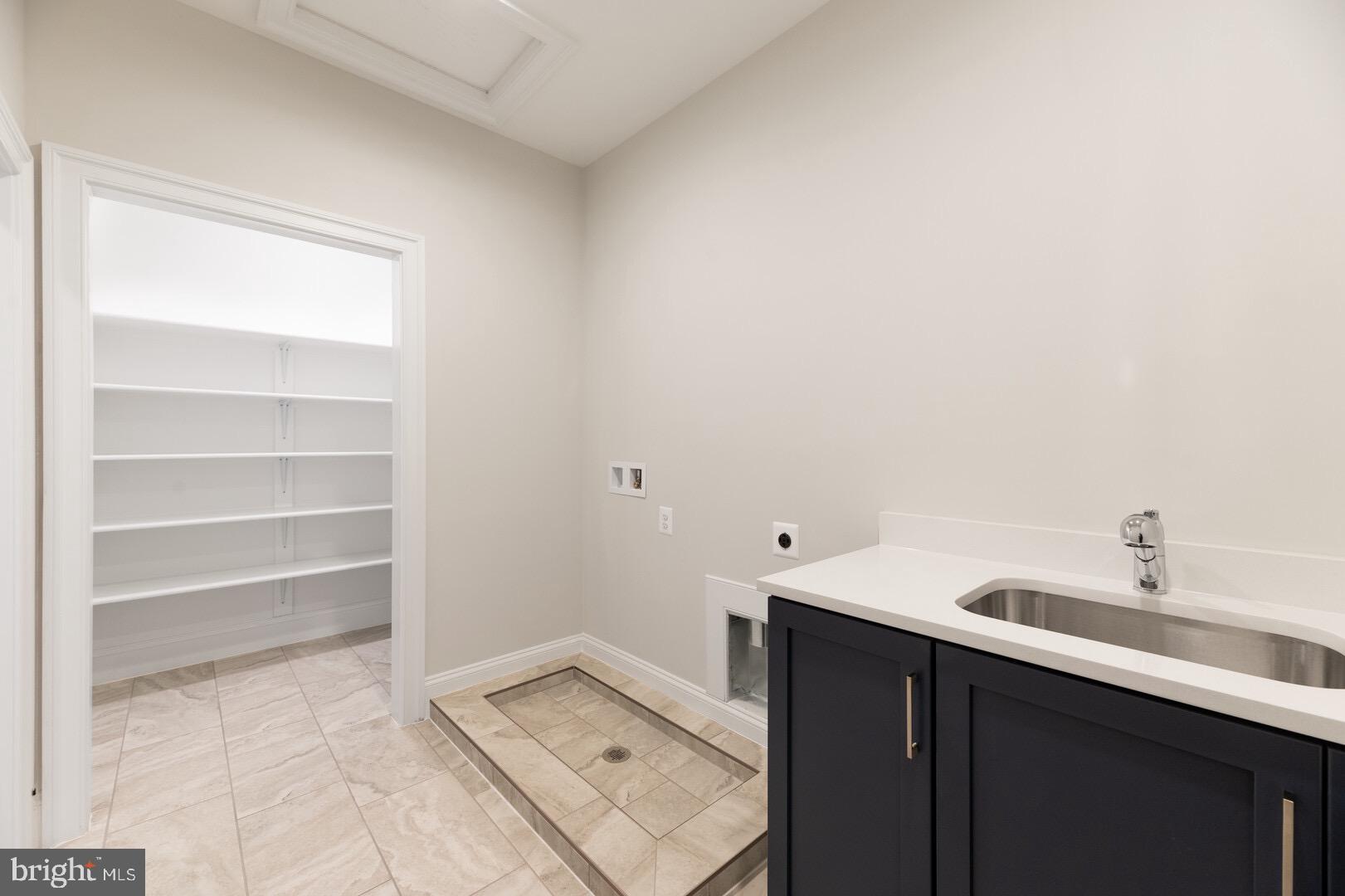 WILLIAMSBURG VILLAGE - Residential