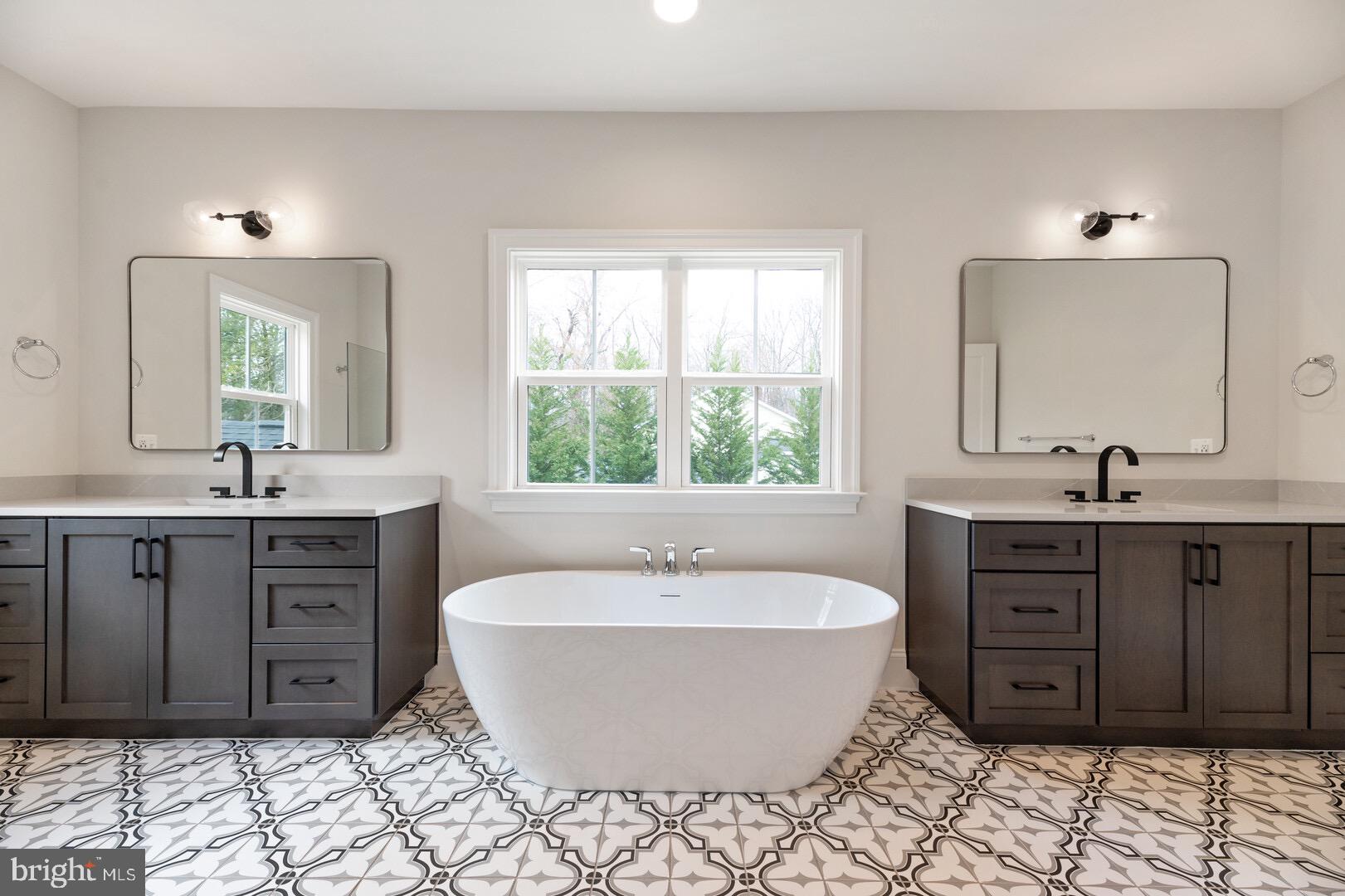 WILLIAMSBURG VILLAGE - Residential