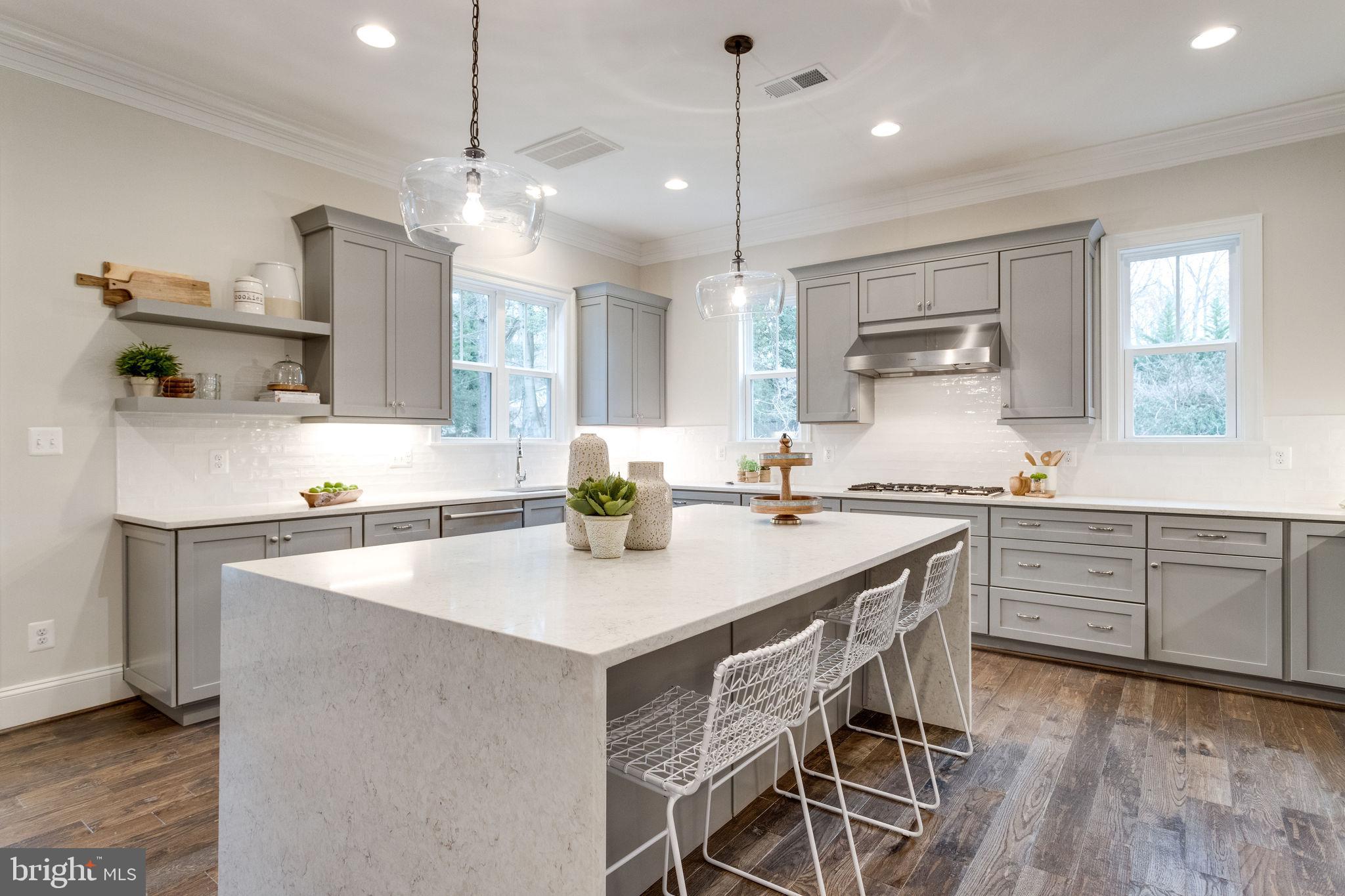 WILLIAMSBURG VILLAGE - Residential