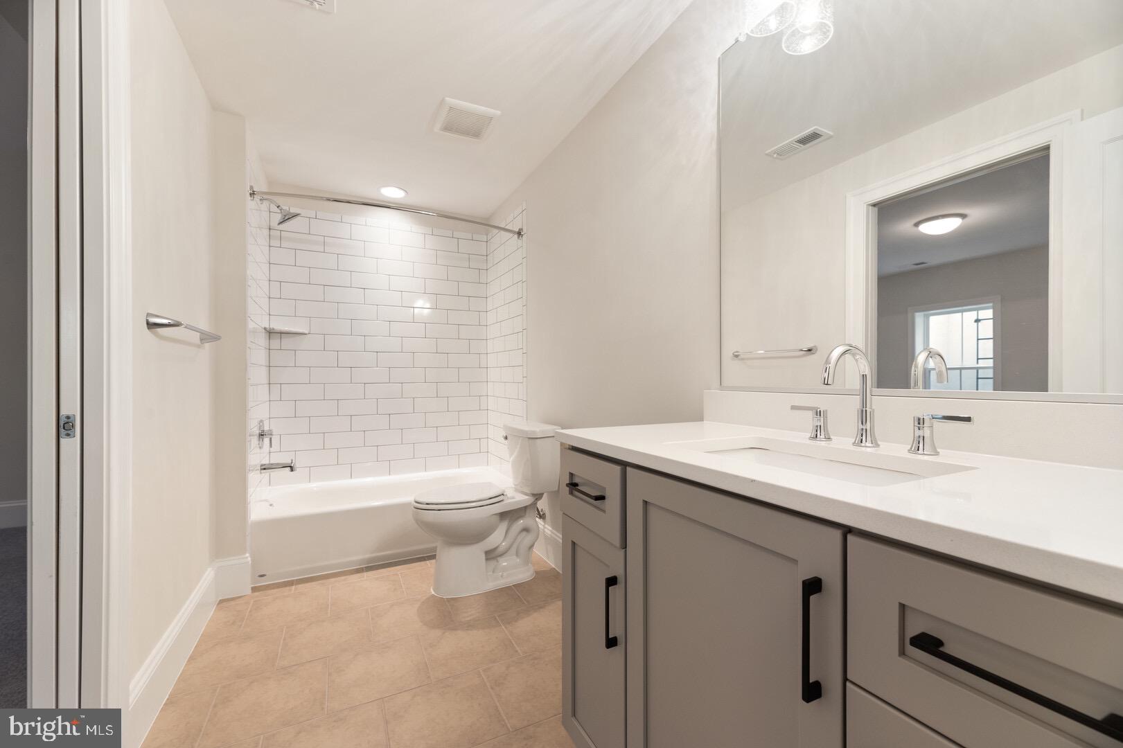 WILLIAMSBURG VILLAGE - Residential