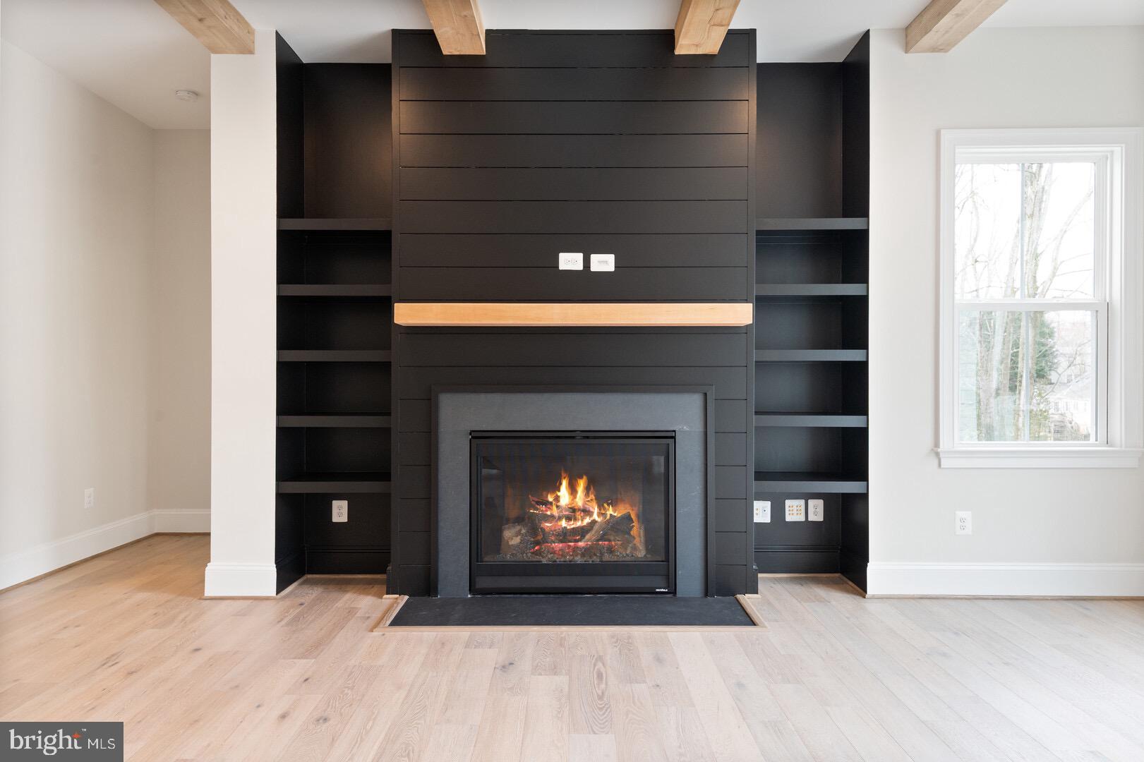 WILLIAMSBURG VILLAGE - Residential