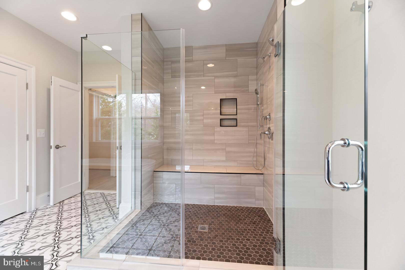 WILLIAMSBURG VILLAGE - Residential