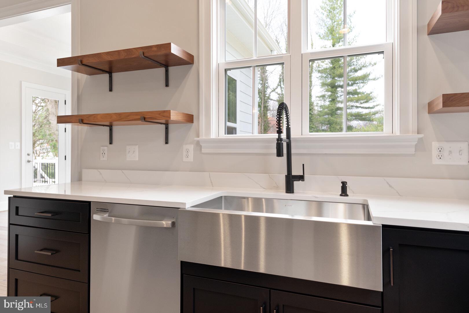 WILLIAMSBURG VILLAGE - Residential