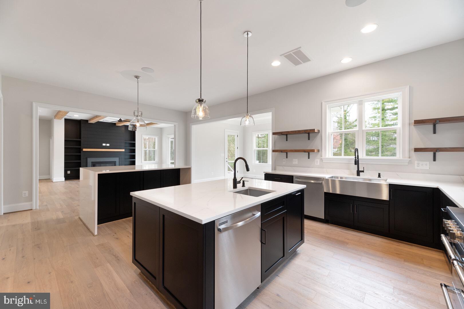 WILLIAMSBURG VILLAGE - Residential