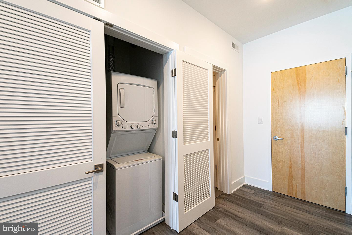 LOFT DISTRICT - Residential Lease