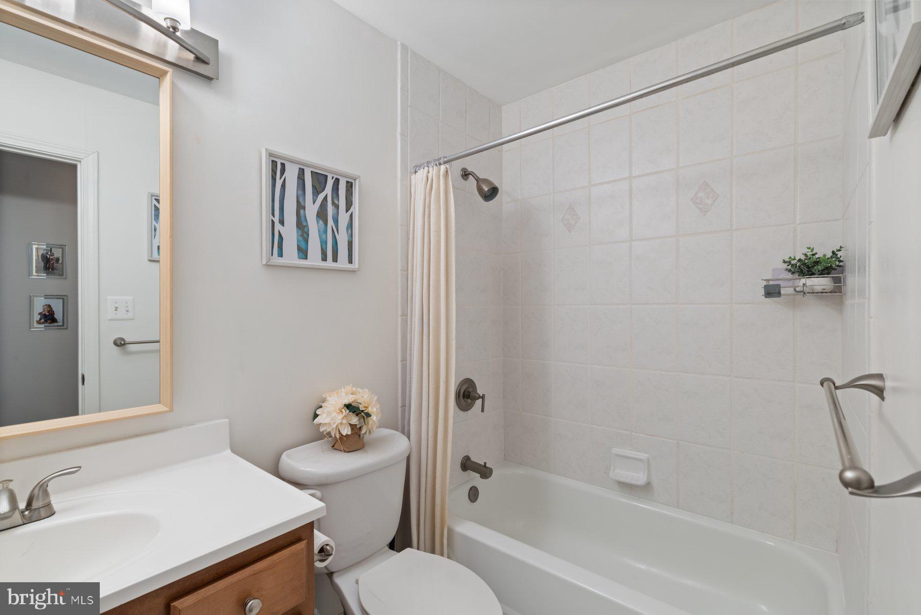 NORTH GREEN CONDOMINIUMS - Residential