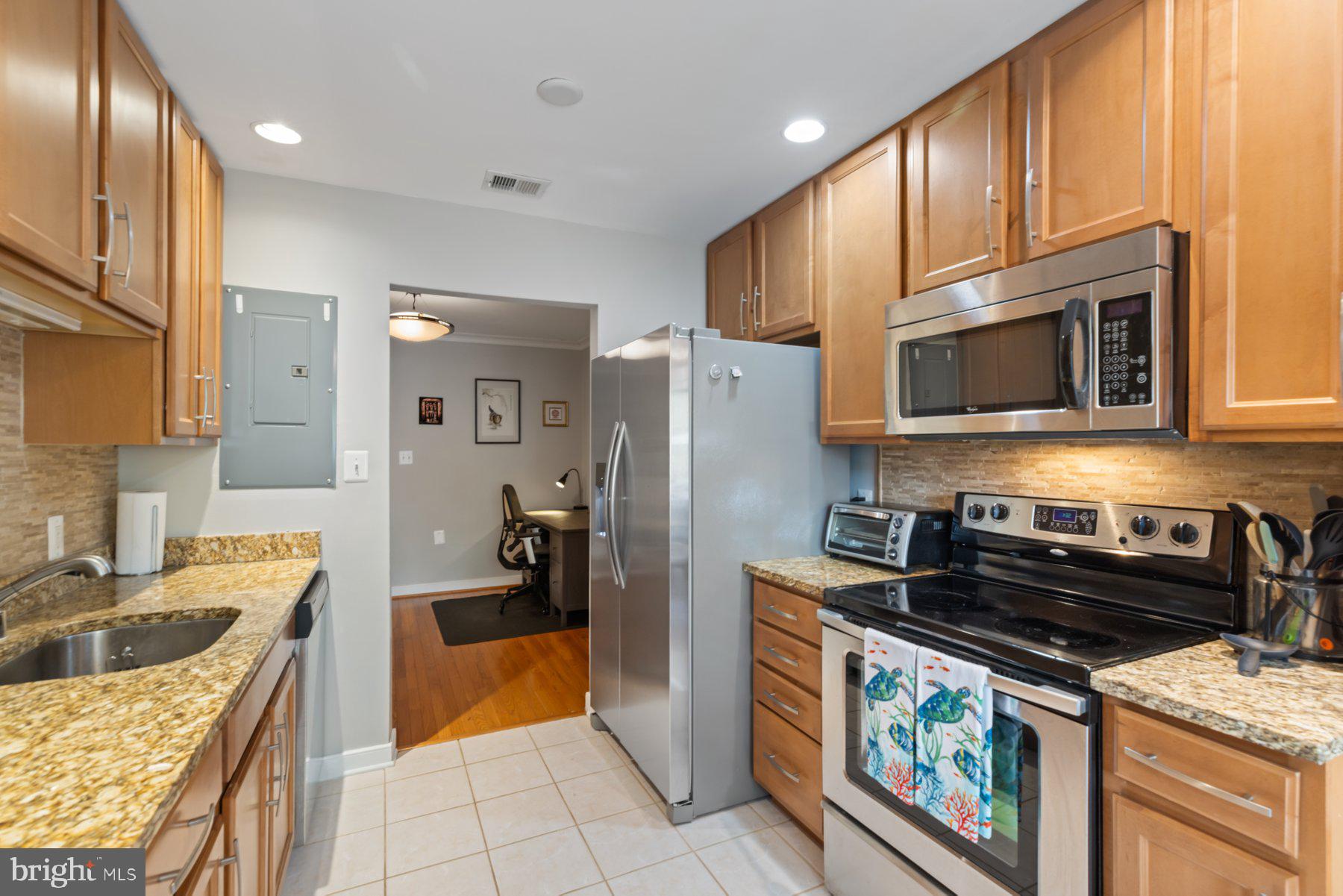 NORTH GREEN CONDOMINIUMS - Residential