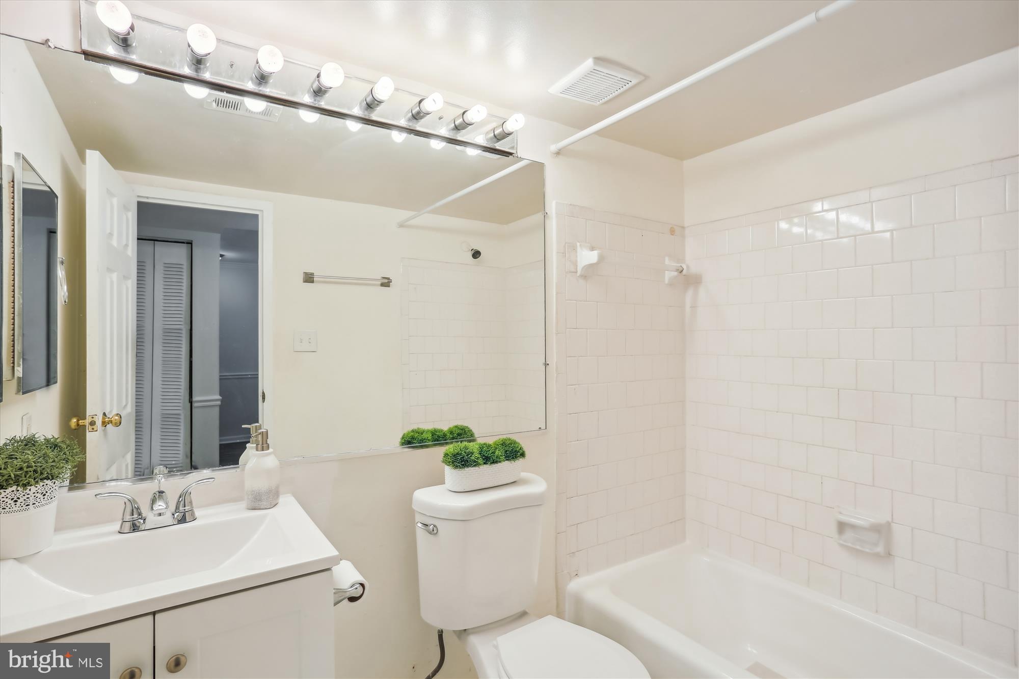 NORMANDIE ON THE LAKE I - Residential