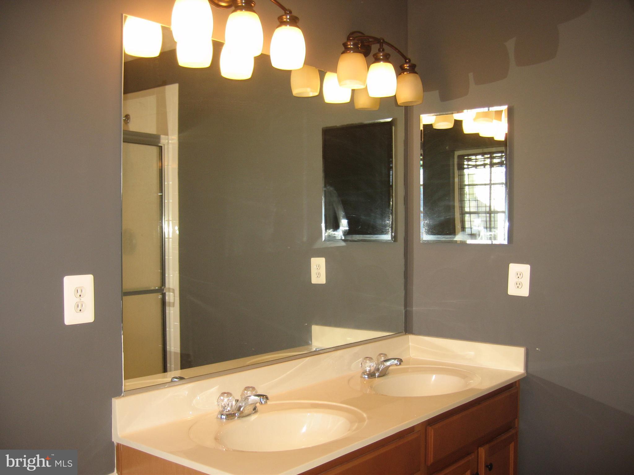 COLONIAL HILLS - Residential Lease