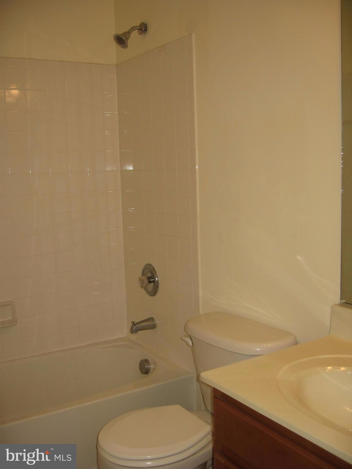 COLONIAL HILLS - Residential Lease