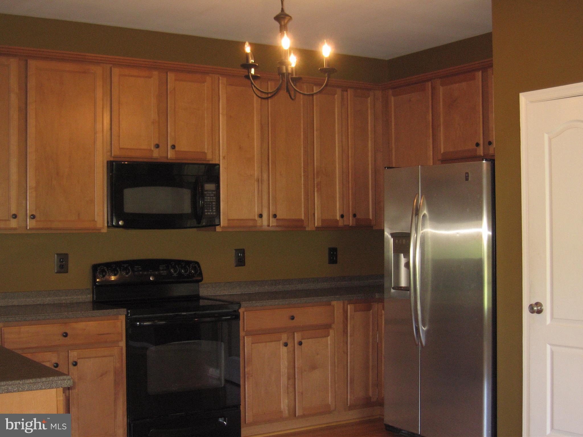 COLONIAL HILLS - Residential Lease