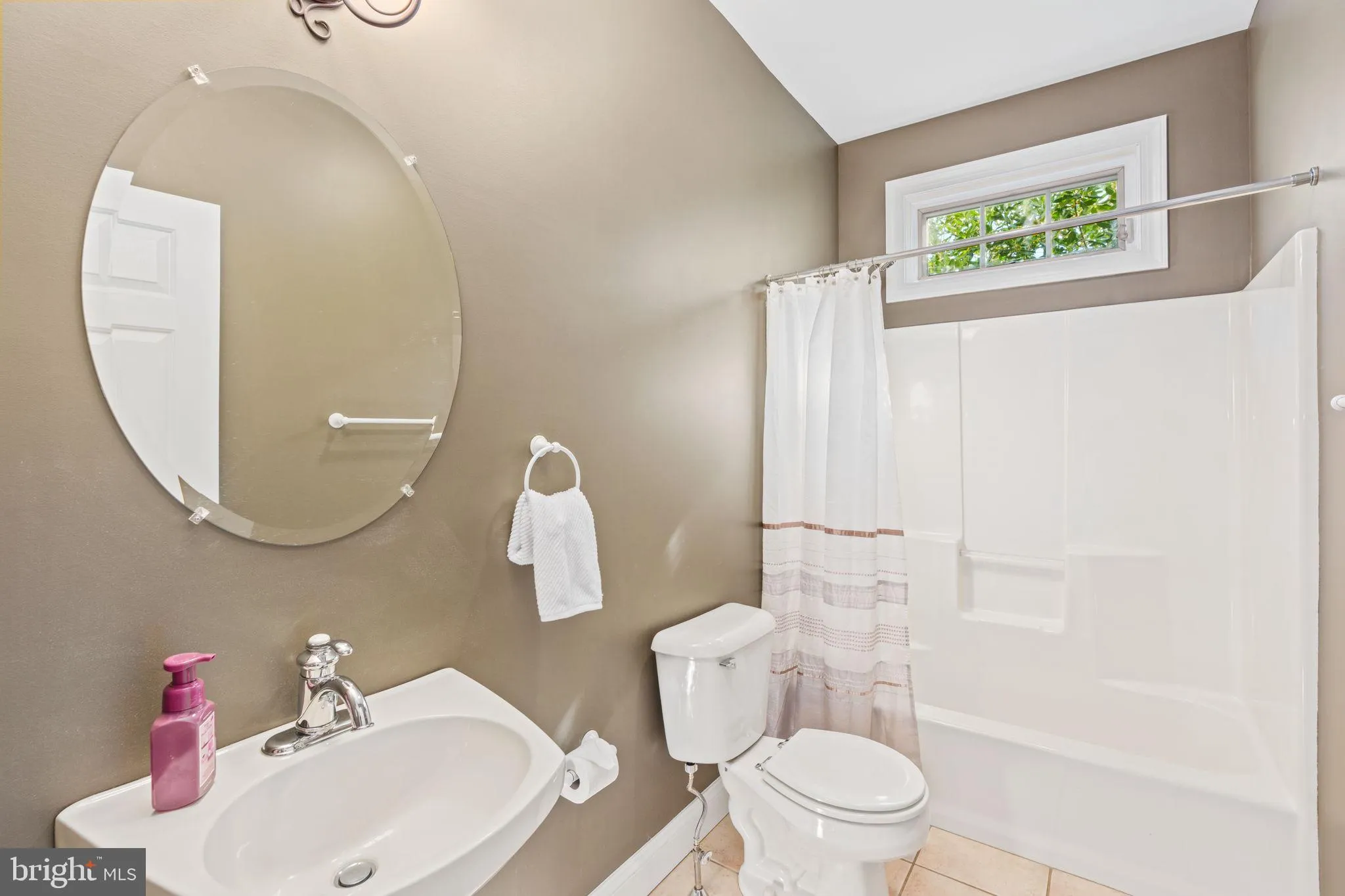 Zionsville, Pennsylvania 18092, United States, 4 Bedrooms Bedrooms, ,4 BathroomsBathrooms,Residential,Active,226486