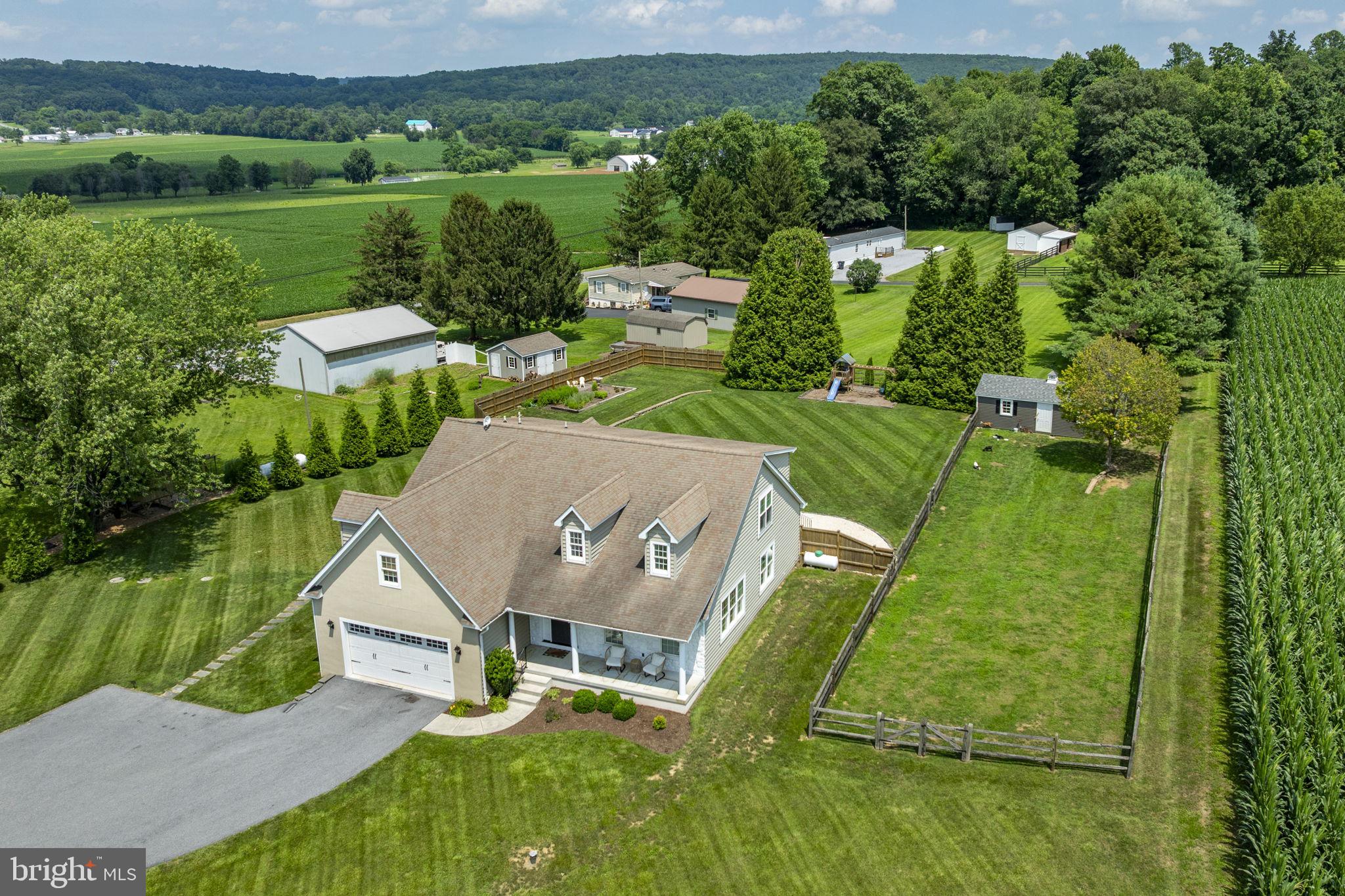 206 N NEW HOLLAND ROAD