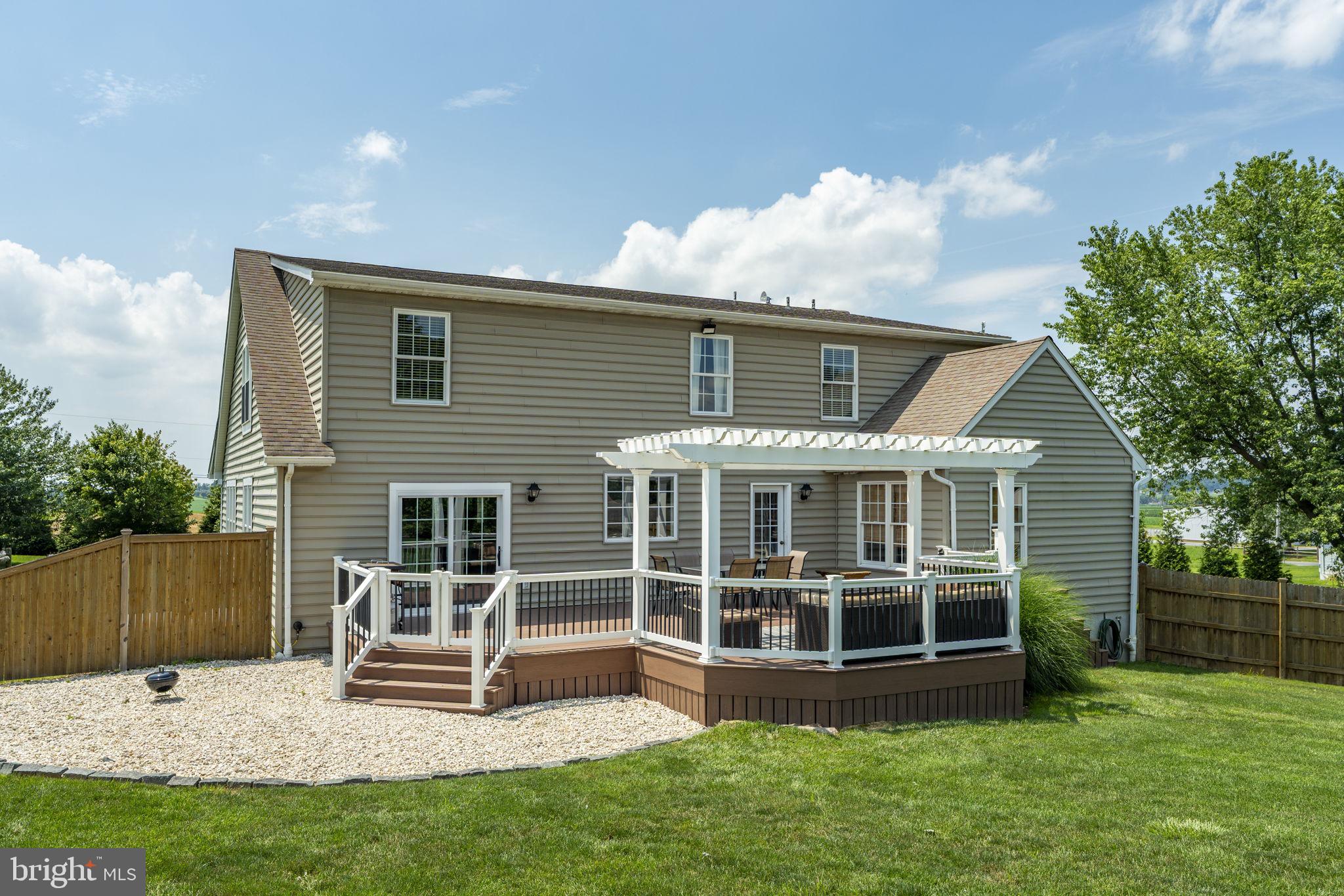 206 N NEW HOLLAND ROAD
