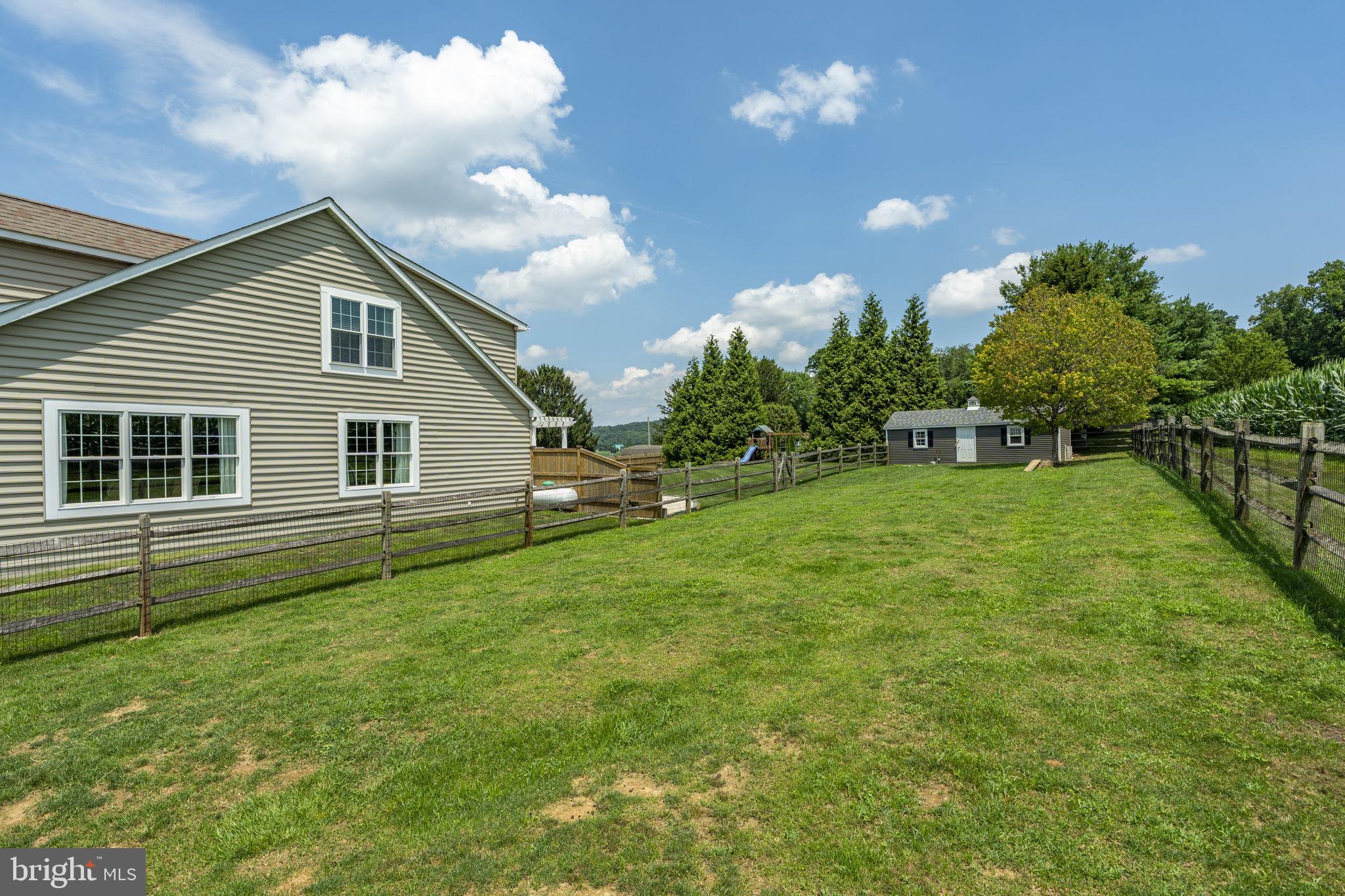 206 N NEW HOLLAND ROAD