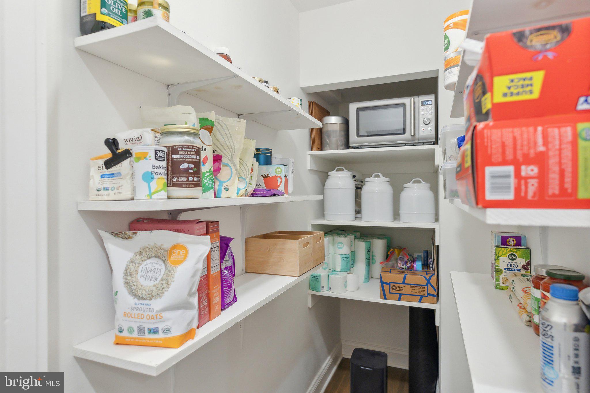 COUNTRY CLUB MANOR - Residential