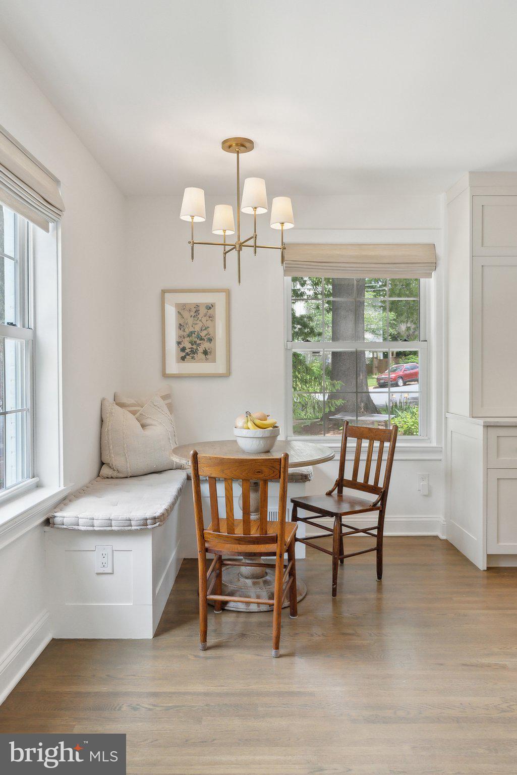 COUNTRY CLUB MANOR - Residential