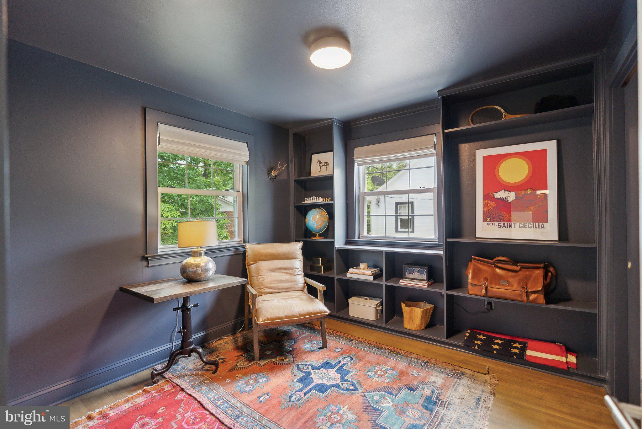 COUNTRY CLUB MANOR - Residential