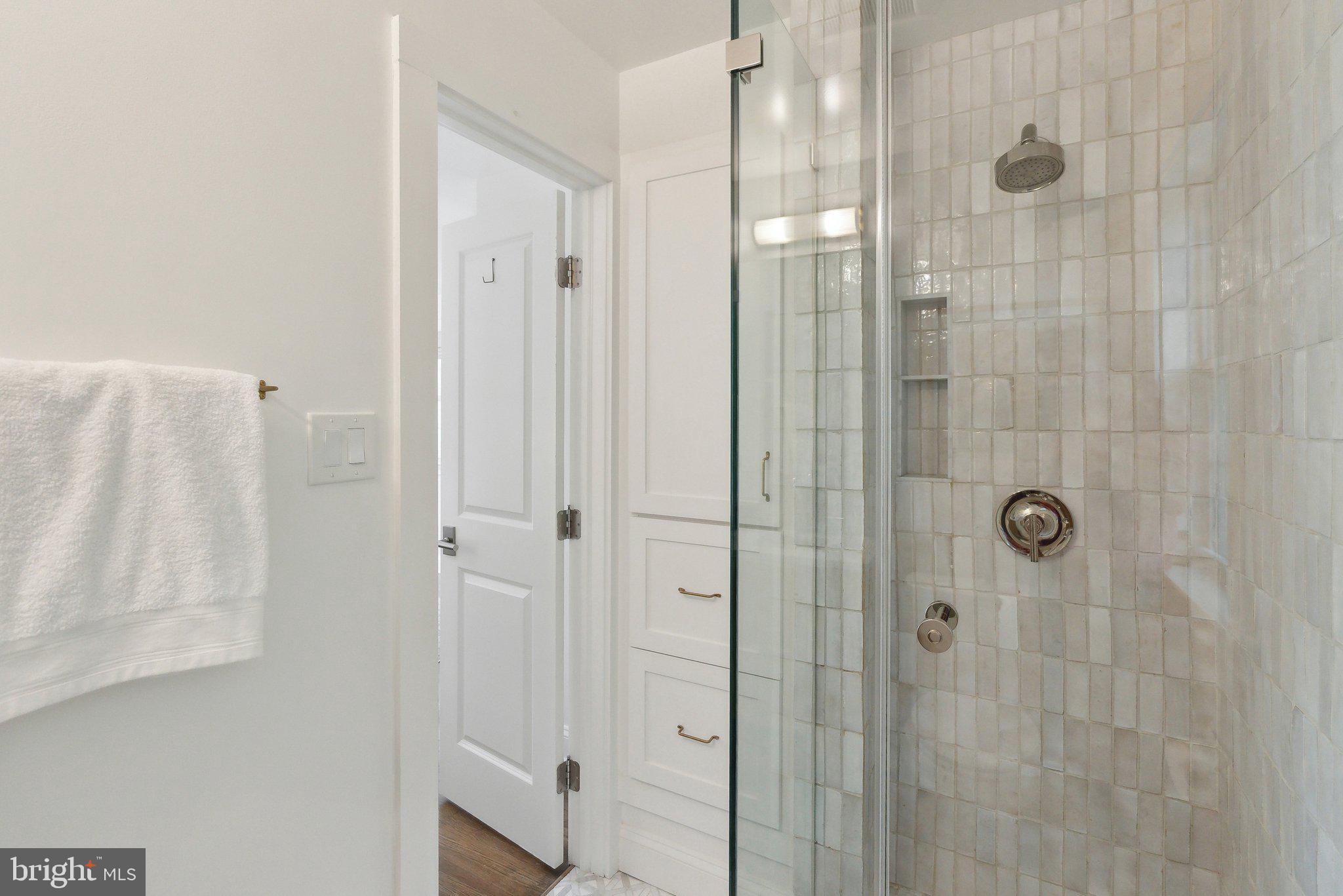 COUNTRY CLUB MANOR - Residential