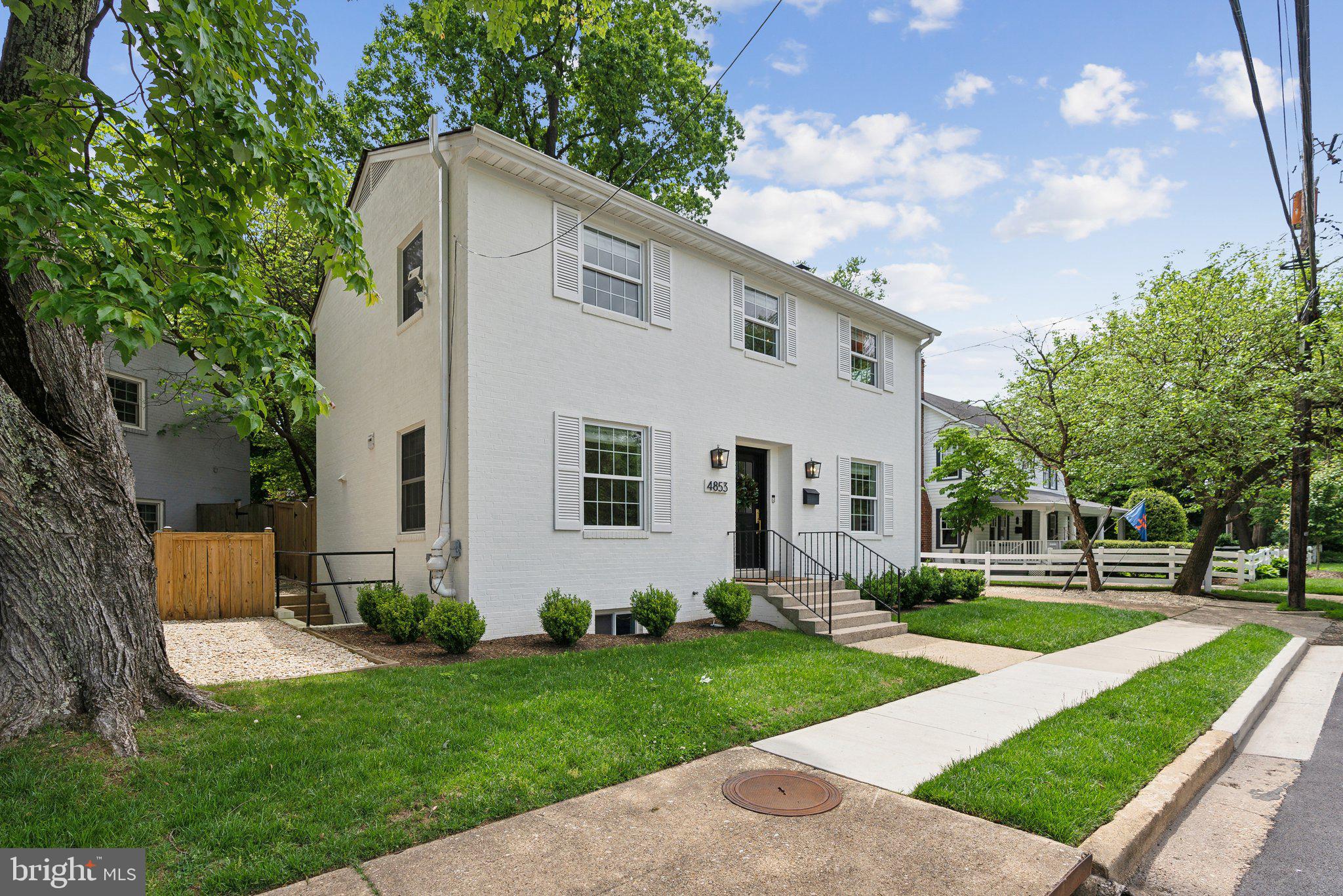 COUNTRY CLUB MANOR - Residential