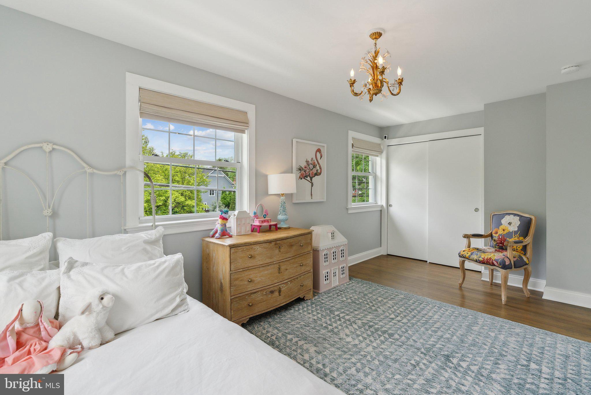 COUNTRY CLUB MANOR - Residential