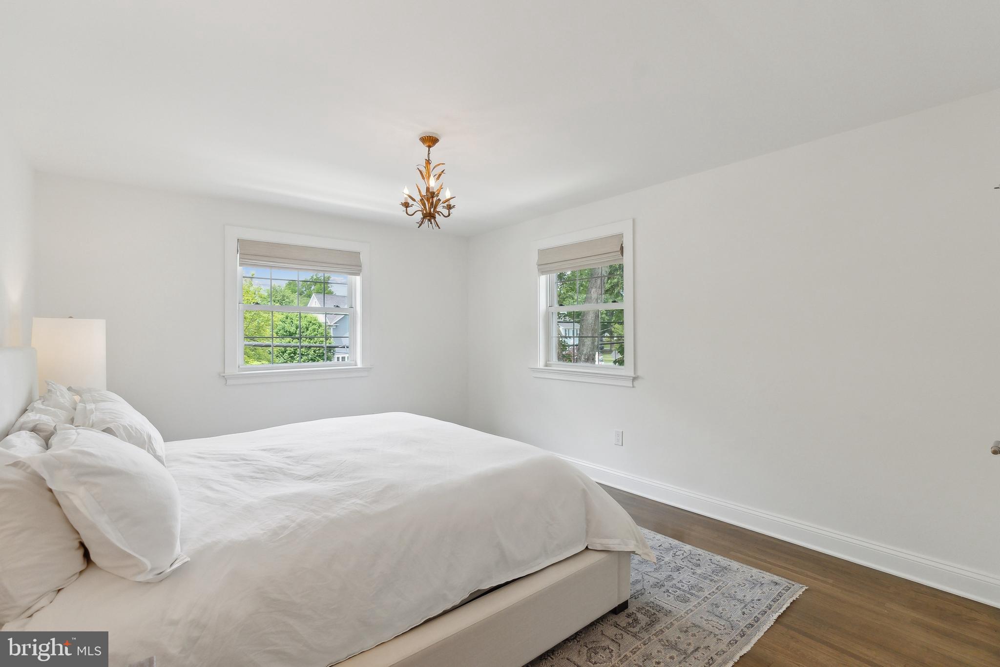 COUNTRY CLUB MANOR - Residential