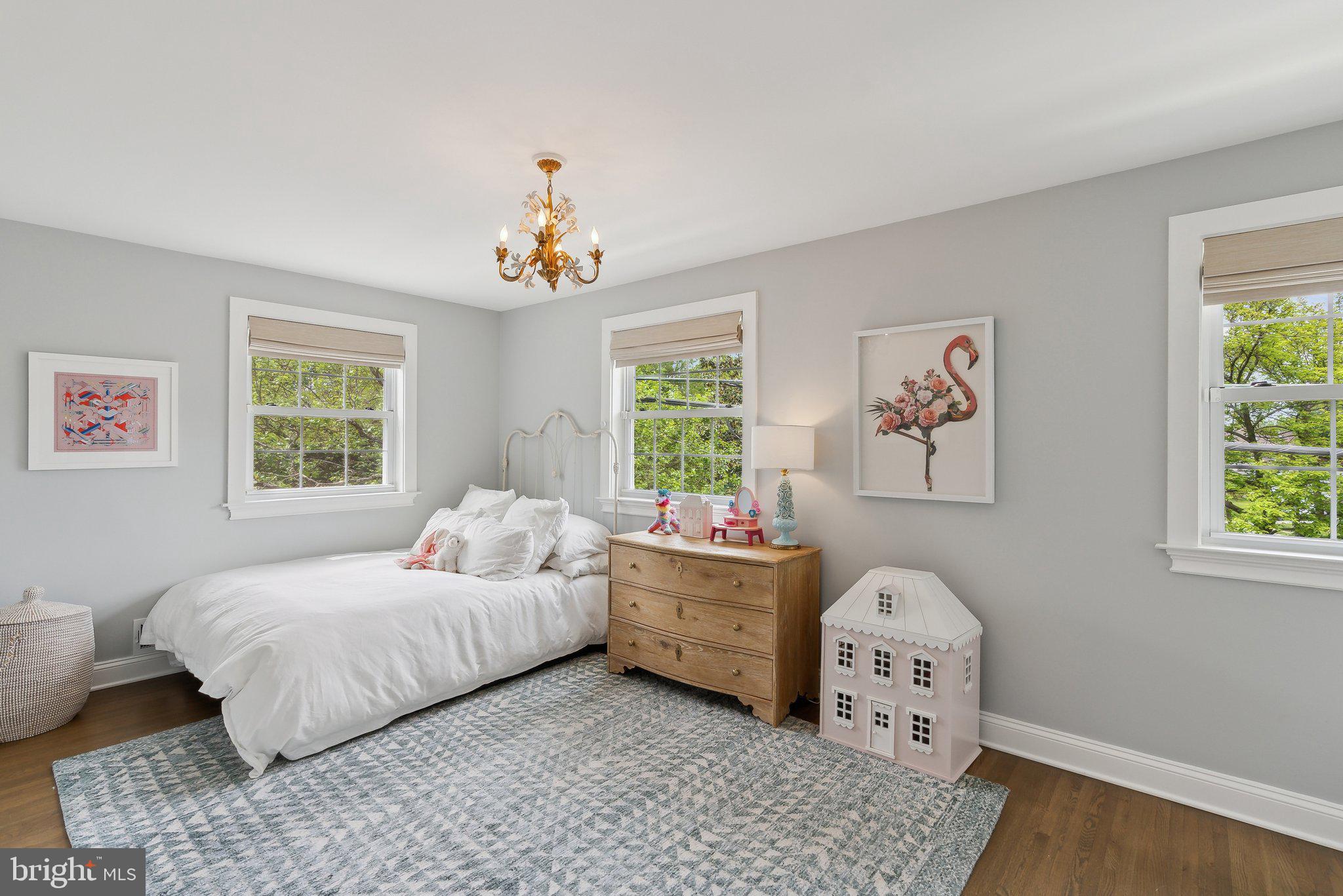 COUNTRY CLUB MANOR - Residential