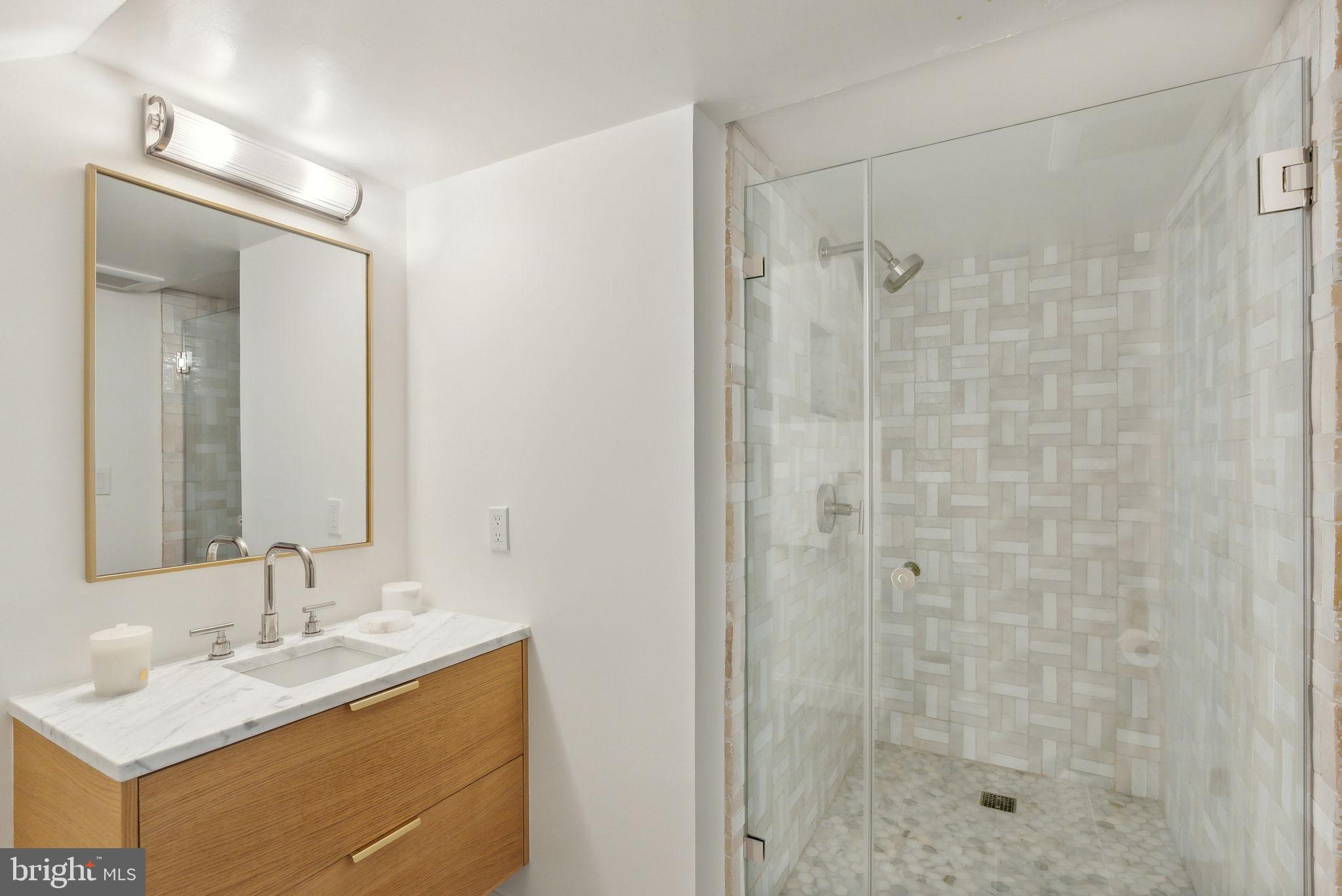 COUNTRY CLUB MANOR - Residential