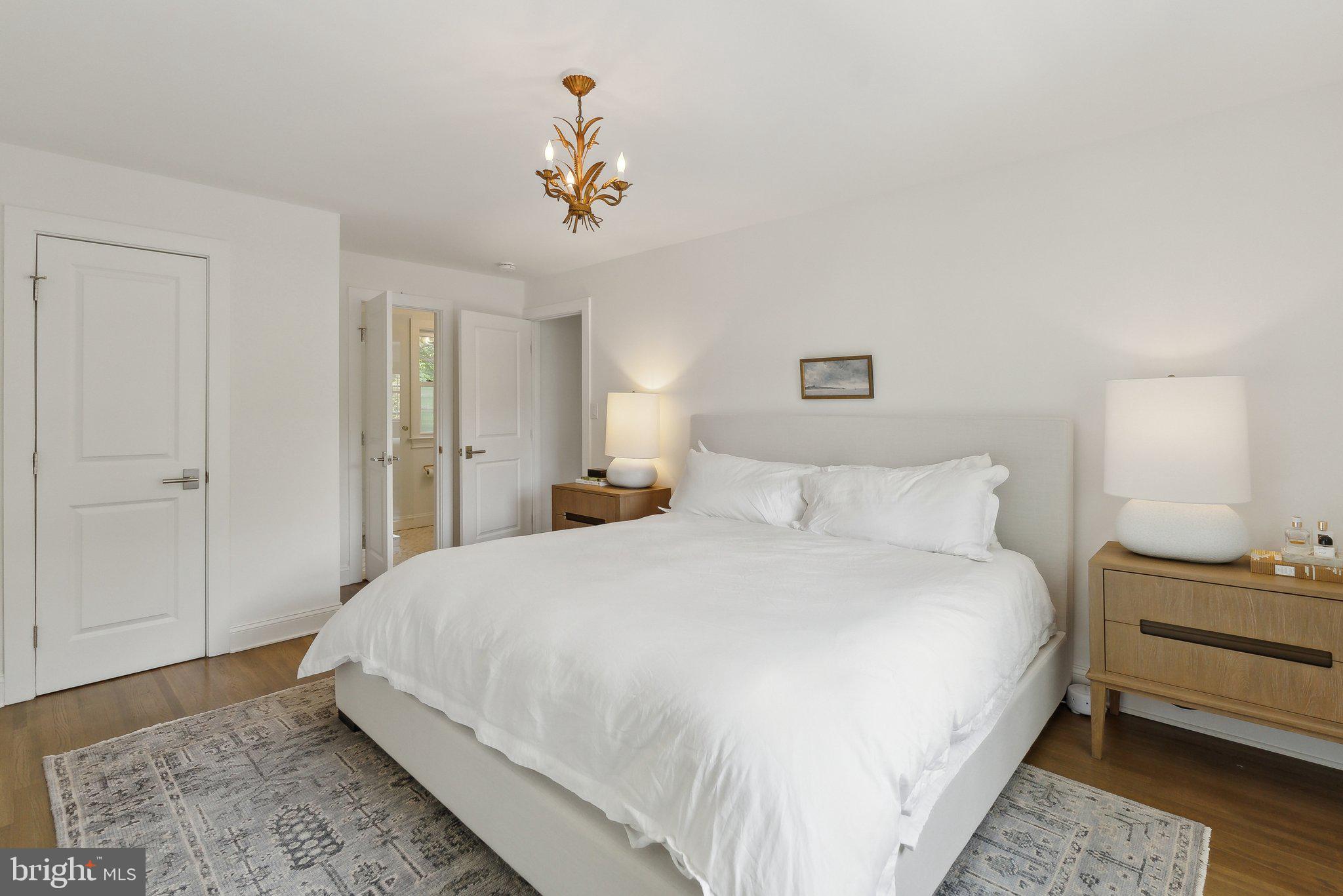 COUNTRY CLUB MANOR - Residential