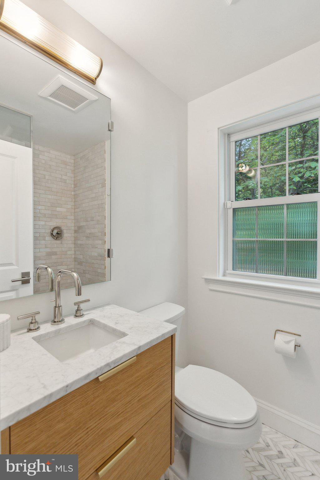 COUNTRY CLUB MANOR - Residential