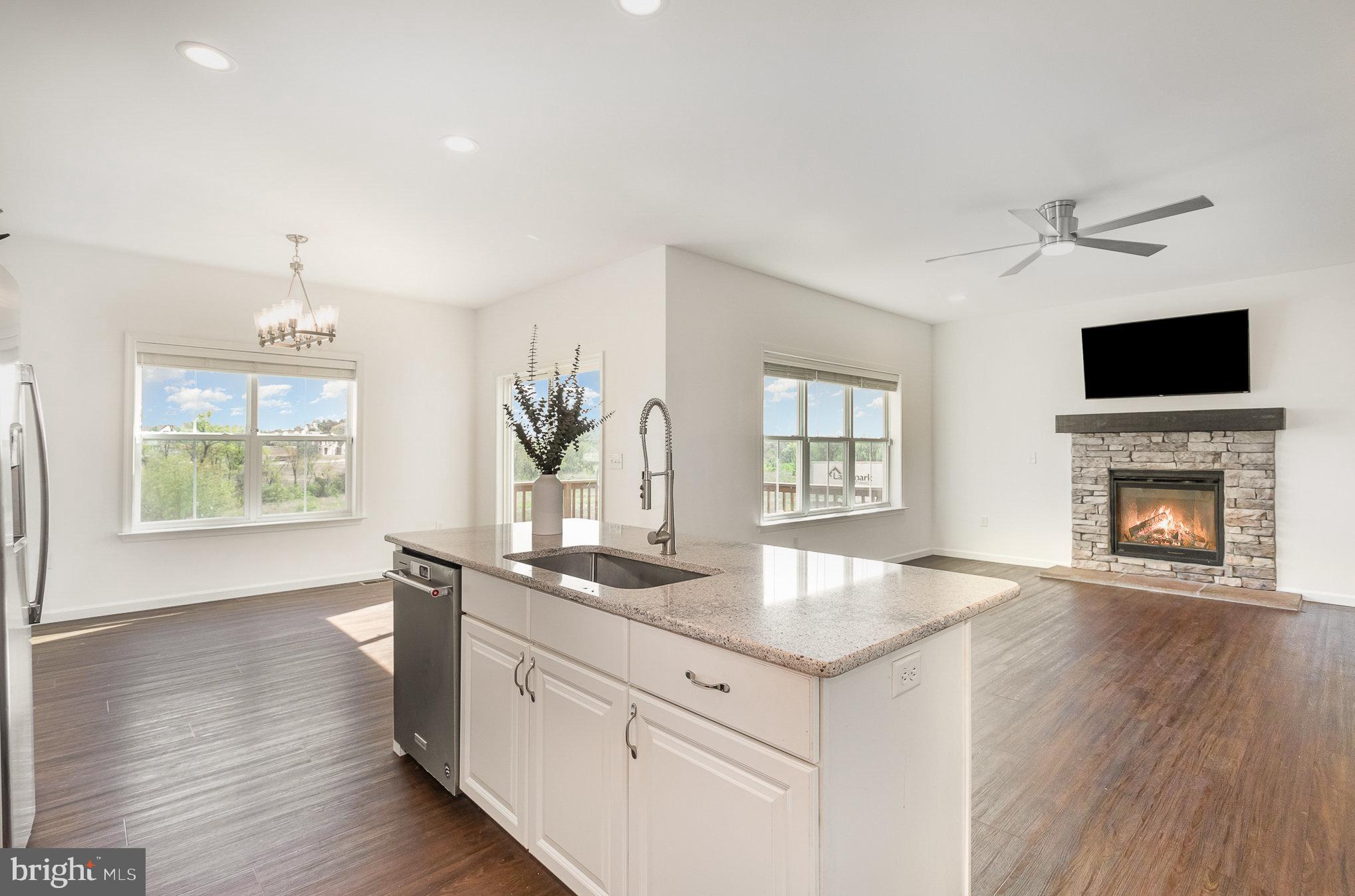 MOUNTAIN VIEW ESTATES - Residential