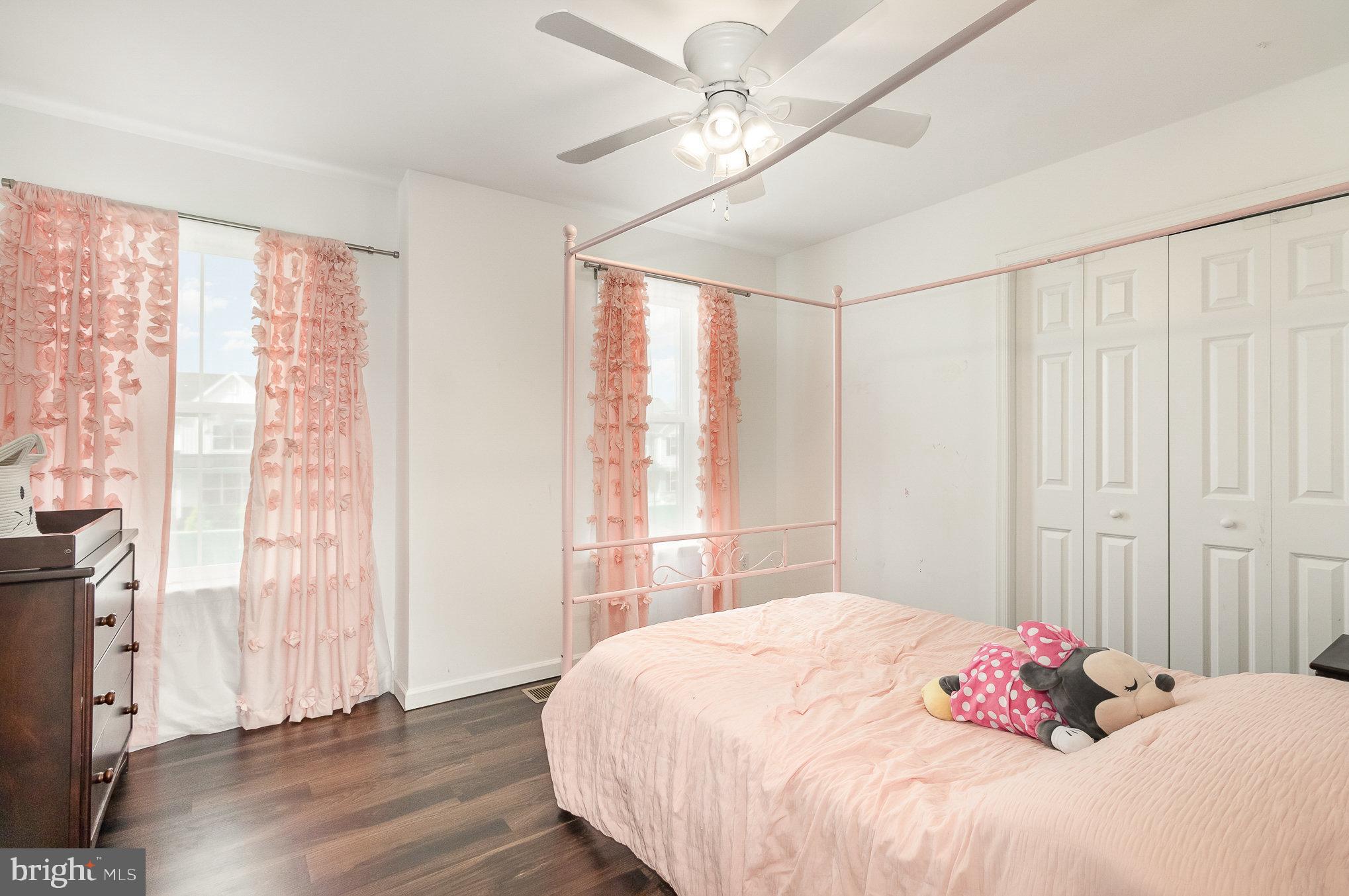 MOUNTAIN VIEW ESTATES - Residential