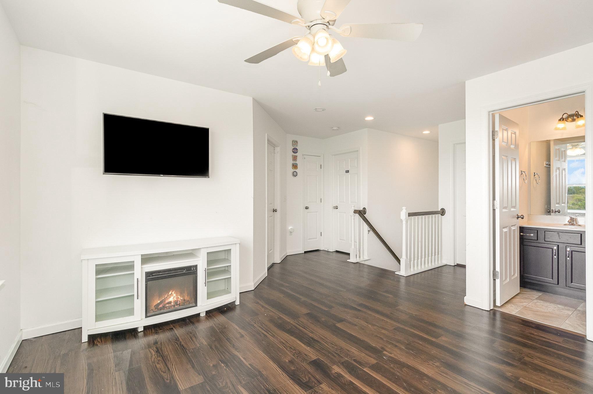 MOUNTAIN VIEW ESTATES - Residential