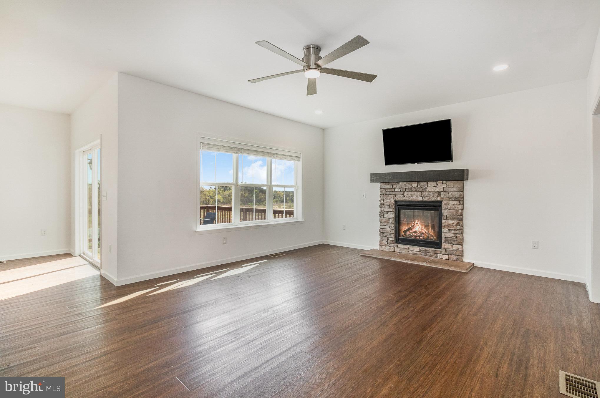 MOUNTAIN VIEW ESTATES - Residential